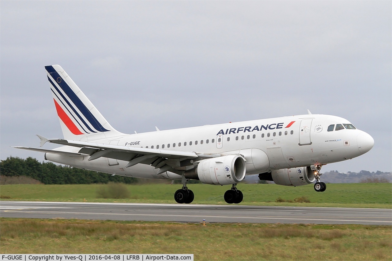 F-GUGE, 2003 Airbus A318-111 C/N 2100, Airbus A318-111, Landing rwy 25L, Brest-Bretagne Airport (LFRB-BES)