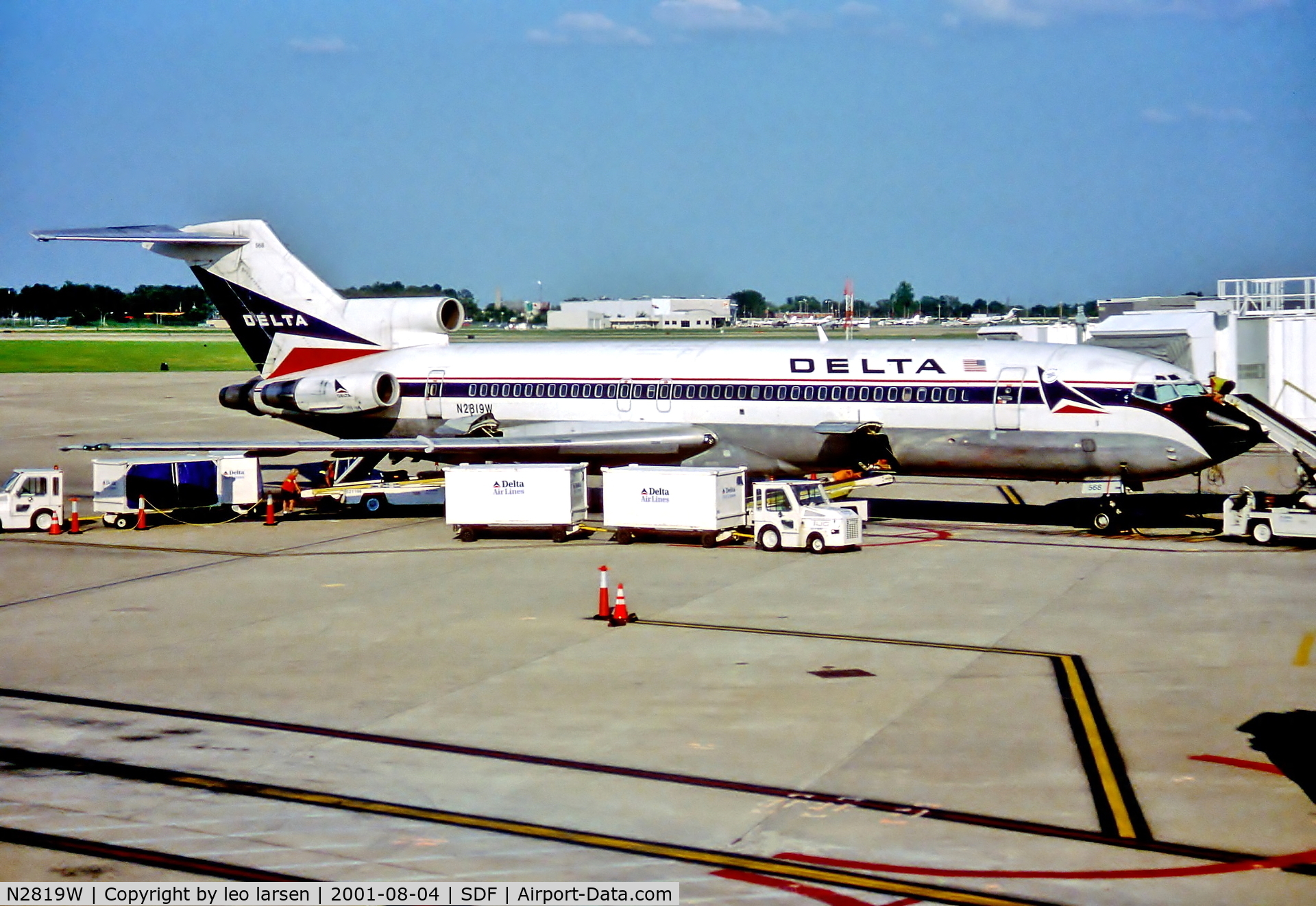 N2819W, 1975 Boeing 727-247 C/N 21057, SDF Luisville 4.8.01 flying in this great Airplane to
Atlanta.