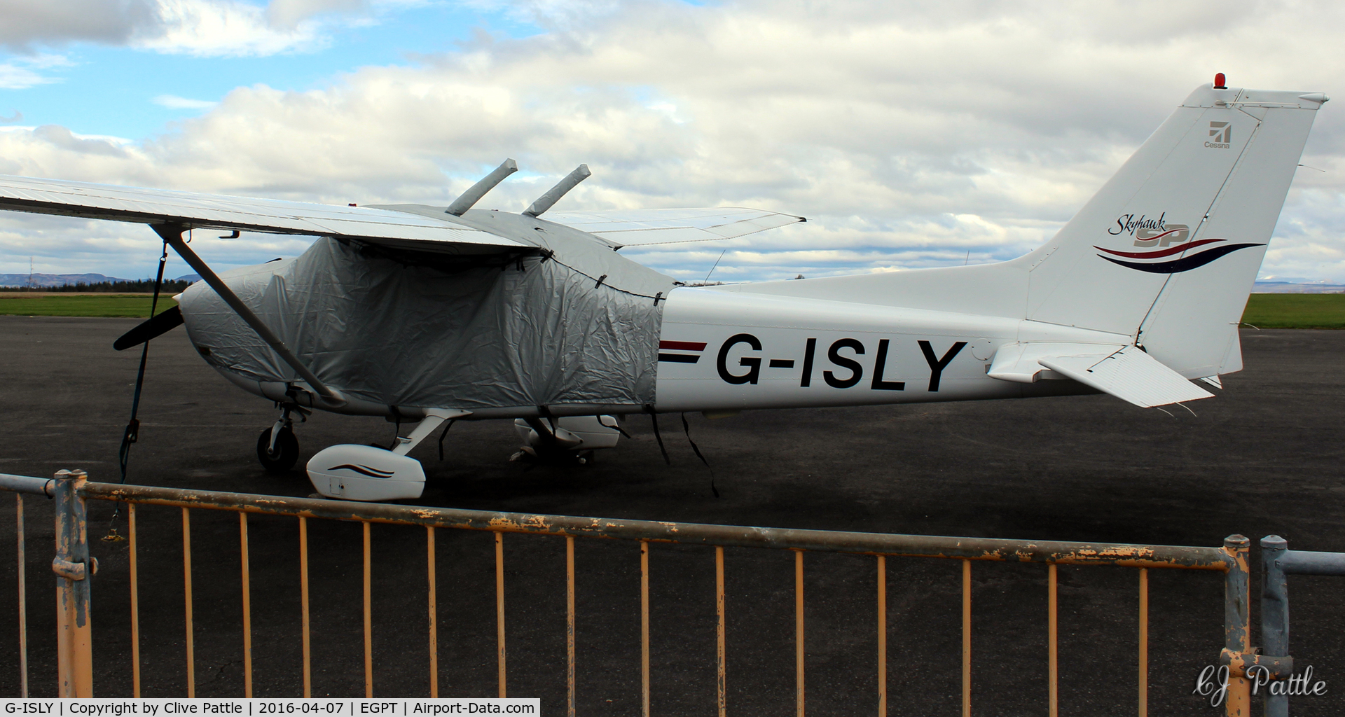 G-ISLY, 1999 Cessna 172S C/N 172S-8152, Perth EGPT