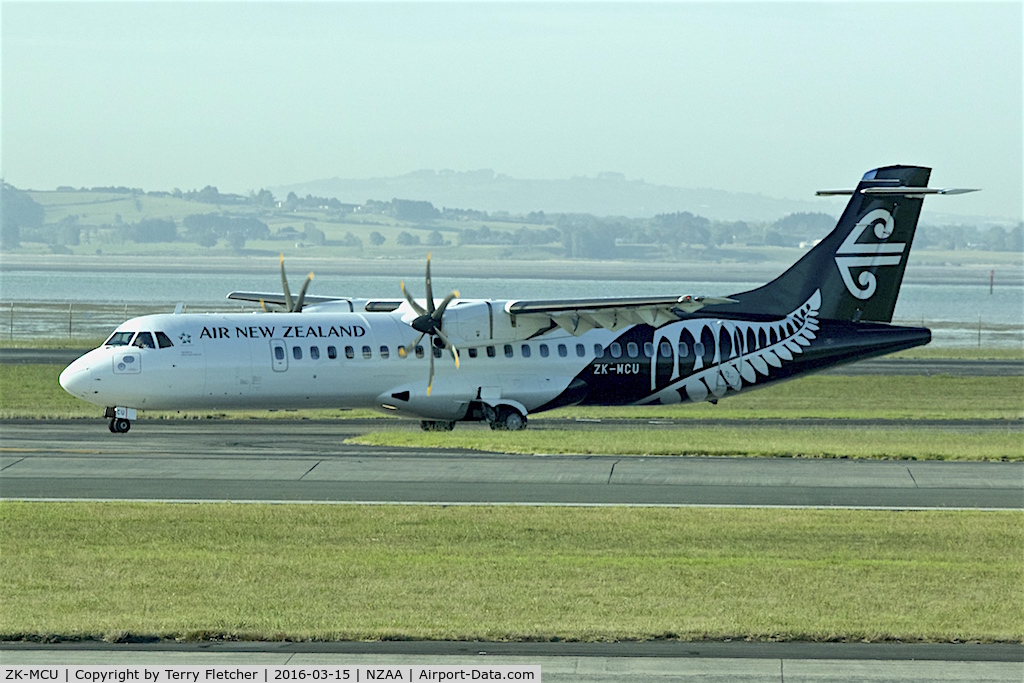 ZK-MCU, 2000 ATR 72-212A C/N 632, At Auckland International