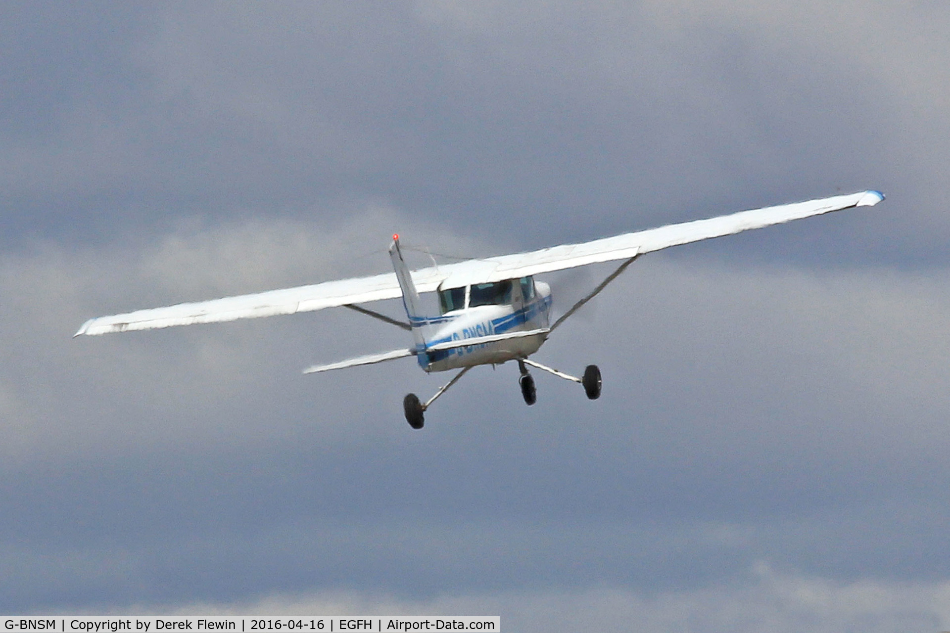 G-BNSM, 1981 Cessna 152 C/N 152-85342, 152, Cornwall Flying Club Bodmin based, previously N68948y, departing runway 04 en-route to Exeter.