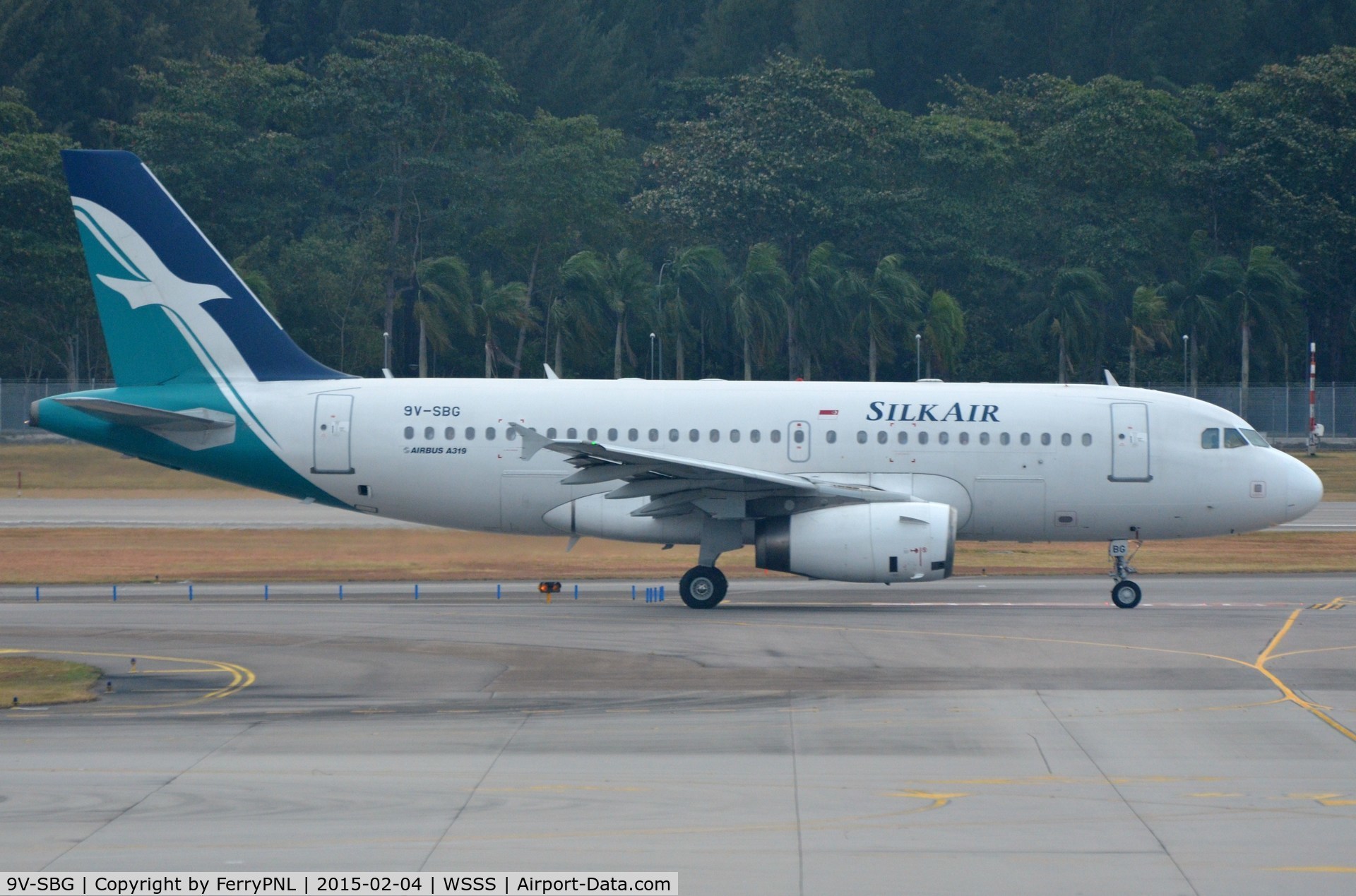 9V-SBG, 2010 Airbus A319-133 C/N 4215, Silk Air taxies out for departure