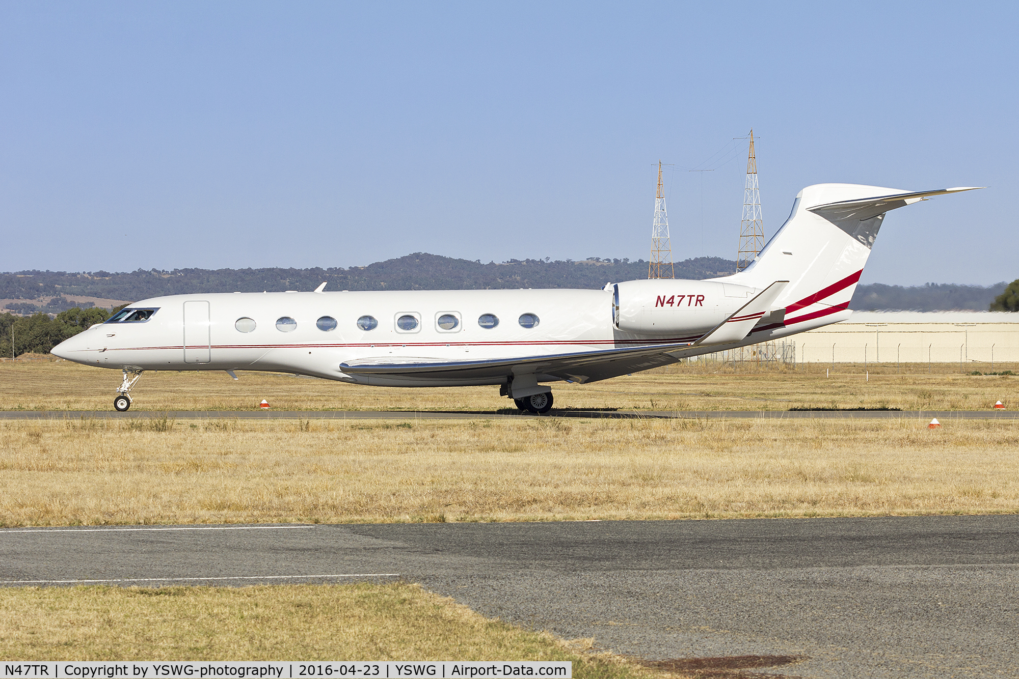 N47TR, 2014 Gulfstream Aerospace G650 (G-VI) C/N 6101, AvWest (N47TR) Gulfstream Aerospace G-VI (G650) taxiing at Wagga Wagga Airport.