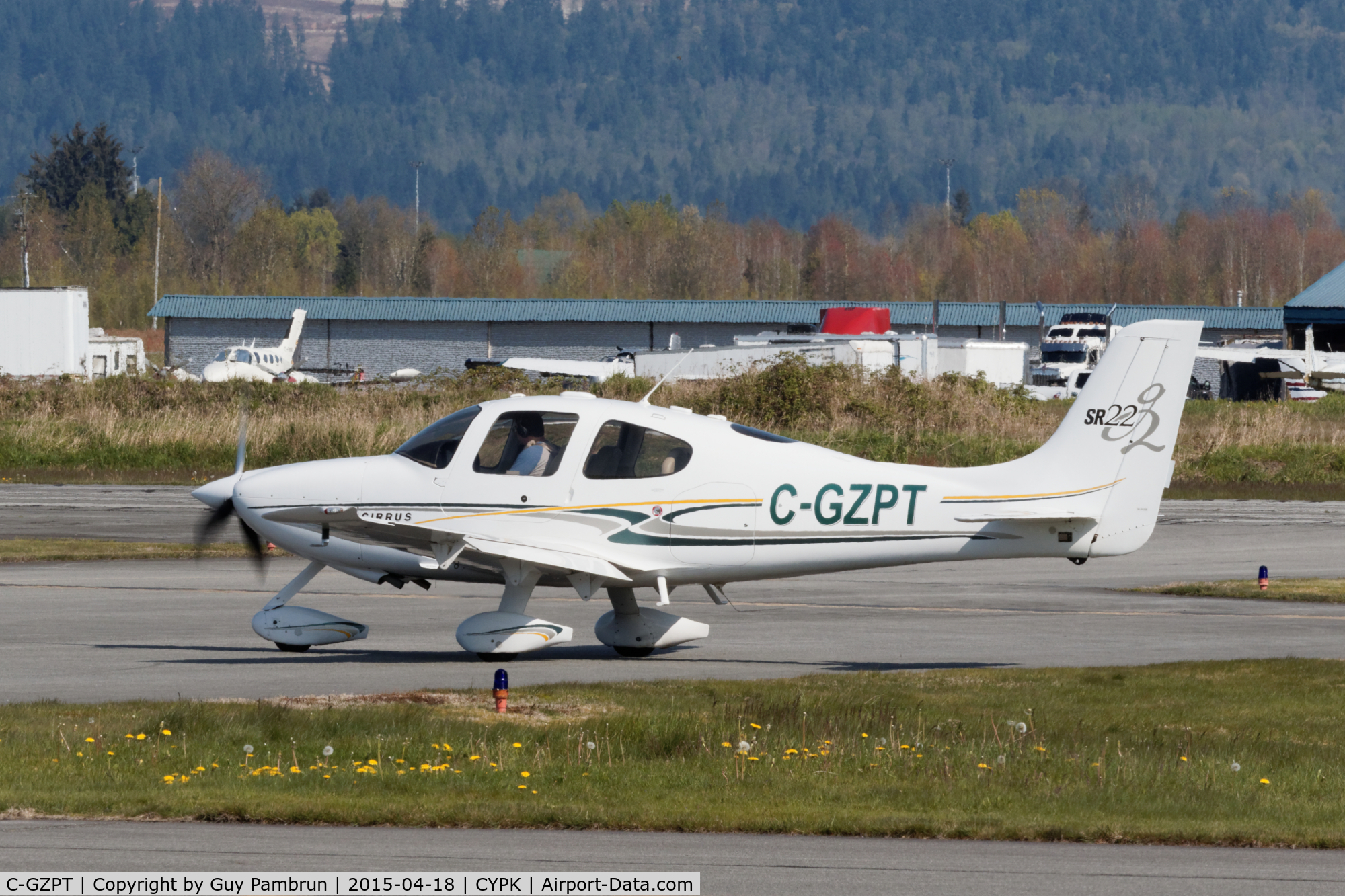 C-GZPT, 2004 Cirrus SR22 G2 C/N 1179, Ready to depart