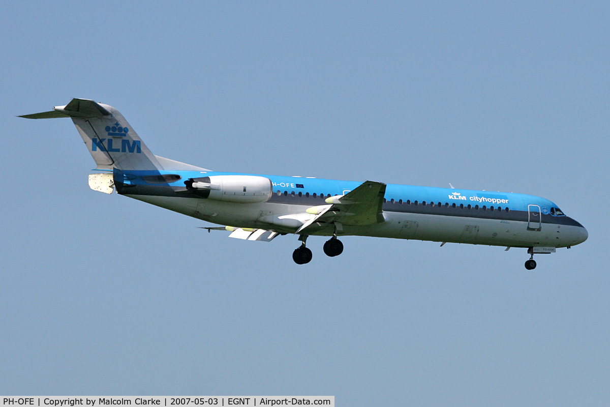 PH-OFE, 1989 Fokker 100 (F-28-0100) C/N 11260, Fokker 100 (F-28-0100) on approach to 07 at Newcastle Airport, May 2007.
