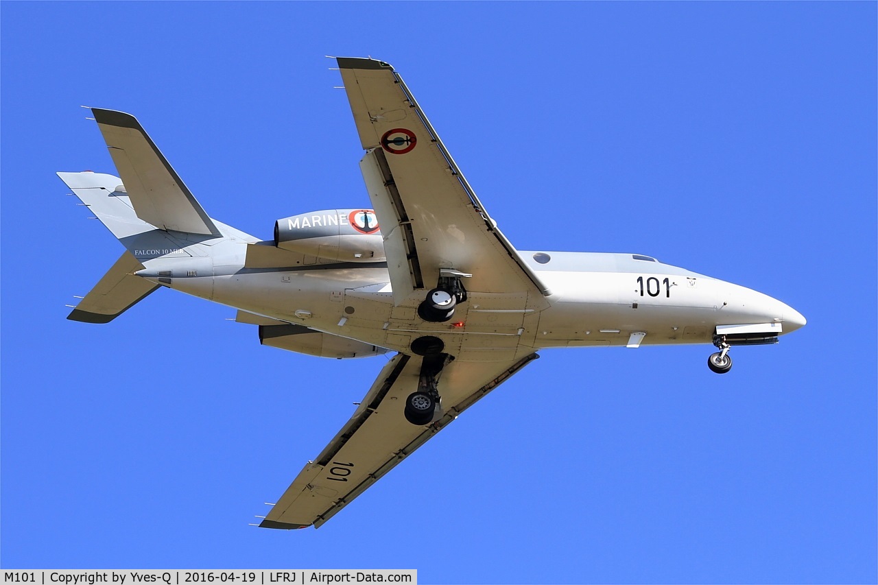 M101, 1977 Dassault Falcon 10MER C/N 101, Dassault Falcon 10 MER, Short approach rwy 08, Landivisiau Naval Air Base (LFRJ)