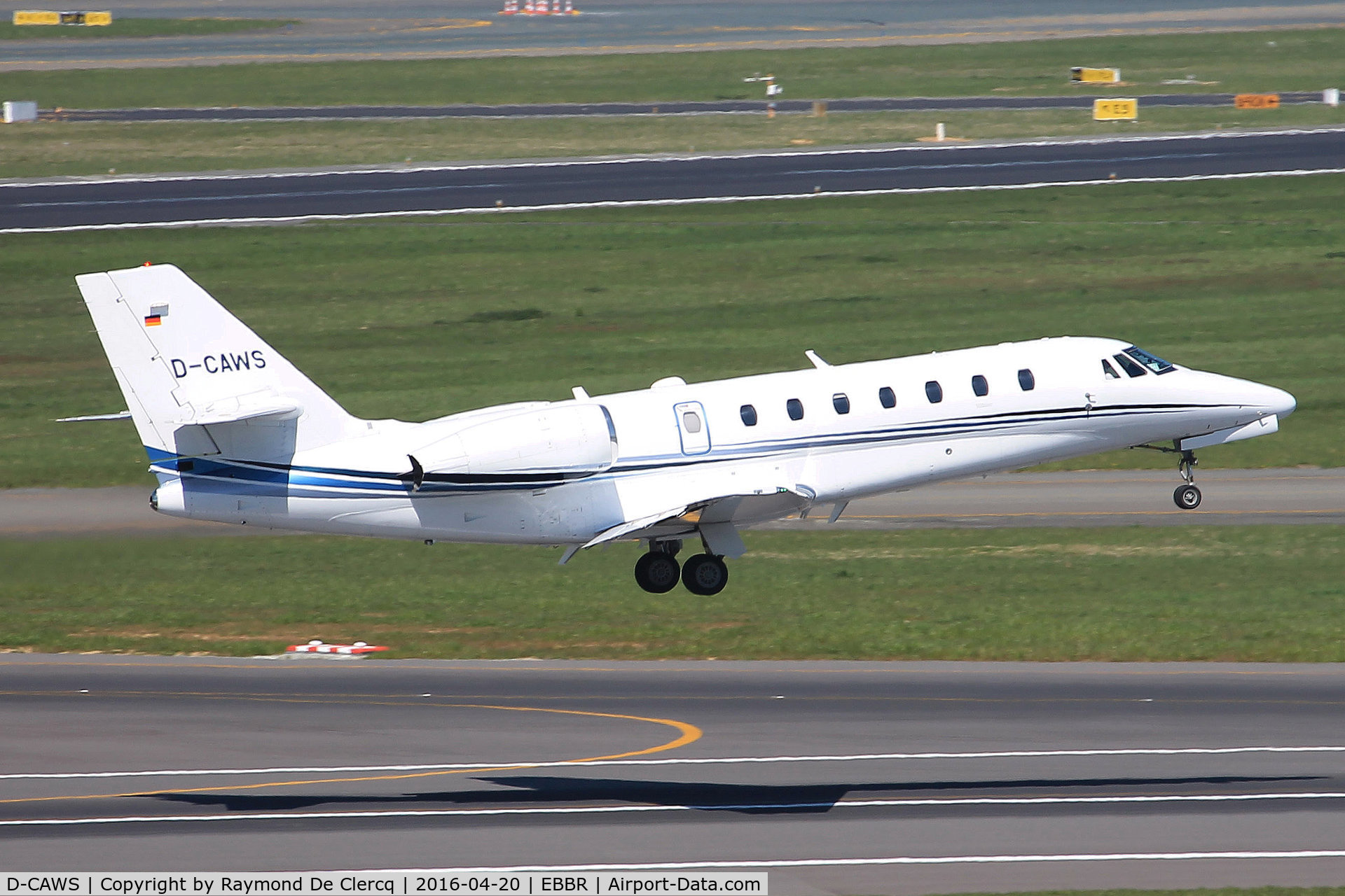 D-CAWS, 2012 Cessna 680 Citation Sovereign C/N 680-0328, Takes off from rwy 07R.
