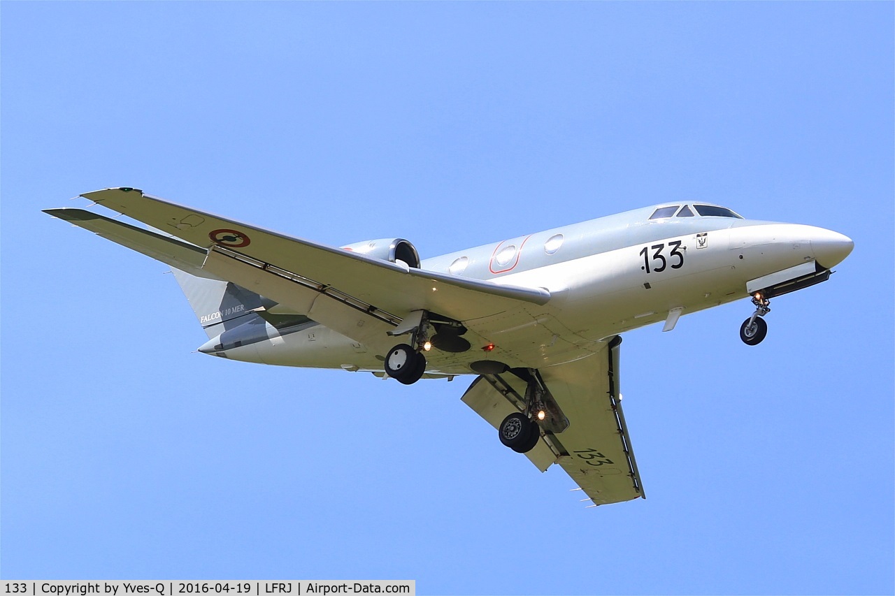 133, 1978 Dassault Falcon 10MER C/N 133, Dassault Falcon 10 MER, Short approach rwy 08, Landivisiau Naval Air Base (LFRJ)