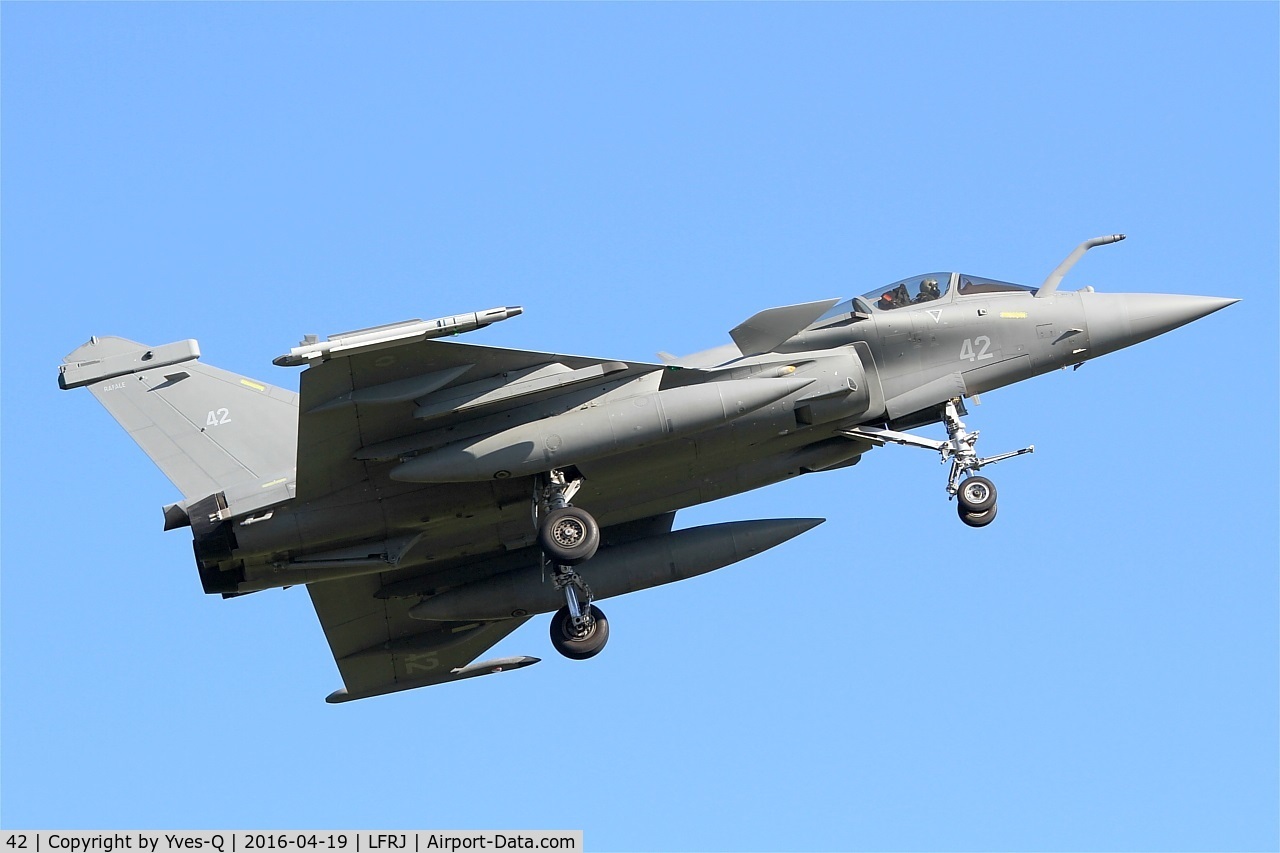 42, 2015 Dassault Rafale M C/N 42, Dassault Rafale M, Short approach rwy 08, Landivisiau Naval Air Base (LFRJ)