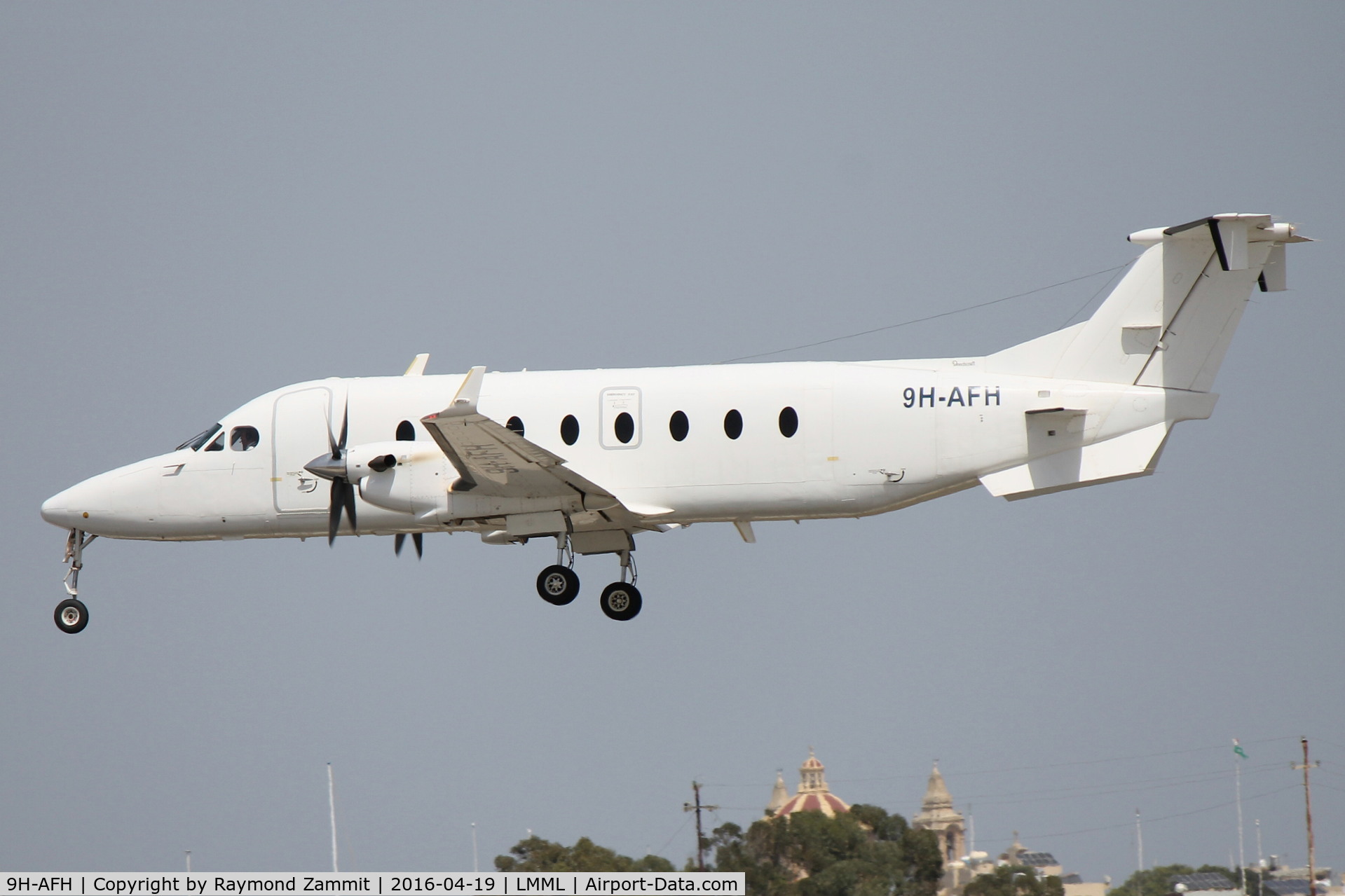 9H-AFH, 2000 Raytheon 1900D C/N UE-372, Beechcraft1900 9H-AFH Medavia