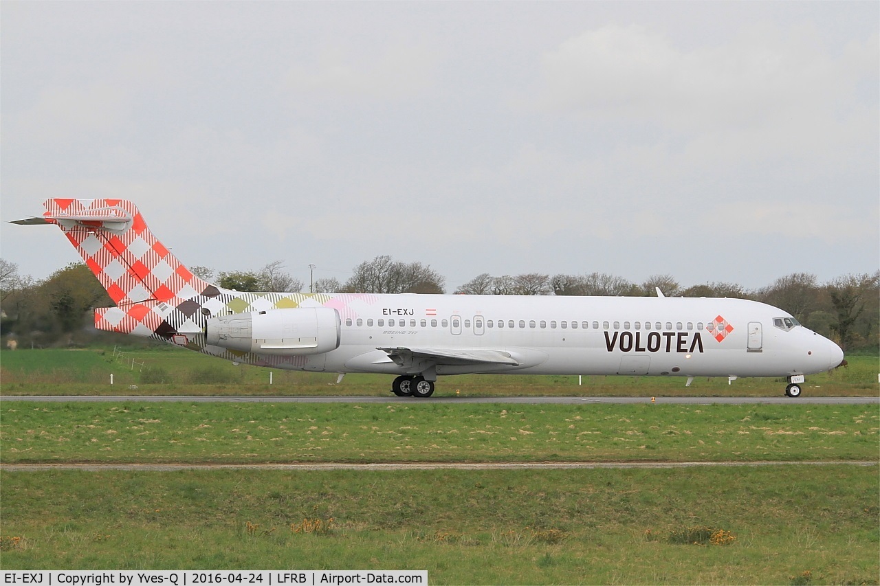 EI-EXJ, 2003 Boeing 717-2BL C/N 55176, Boeing 717-2BL, Taxiing to holding point rwy 25L, Brest-Bretagne airport (LFRB-BES)