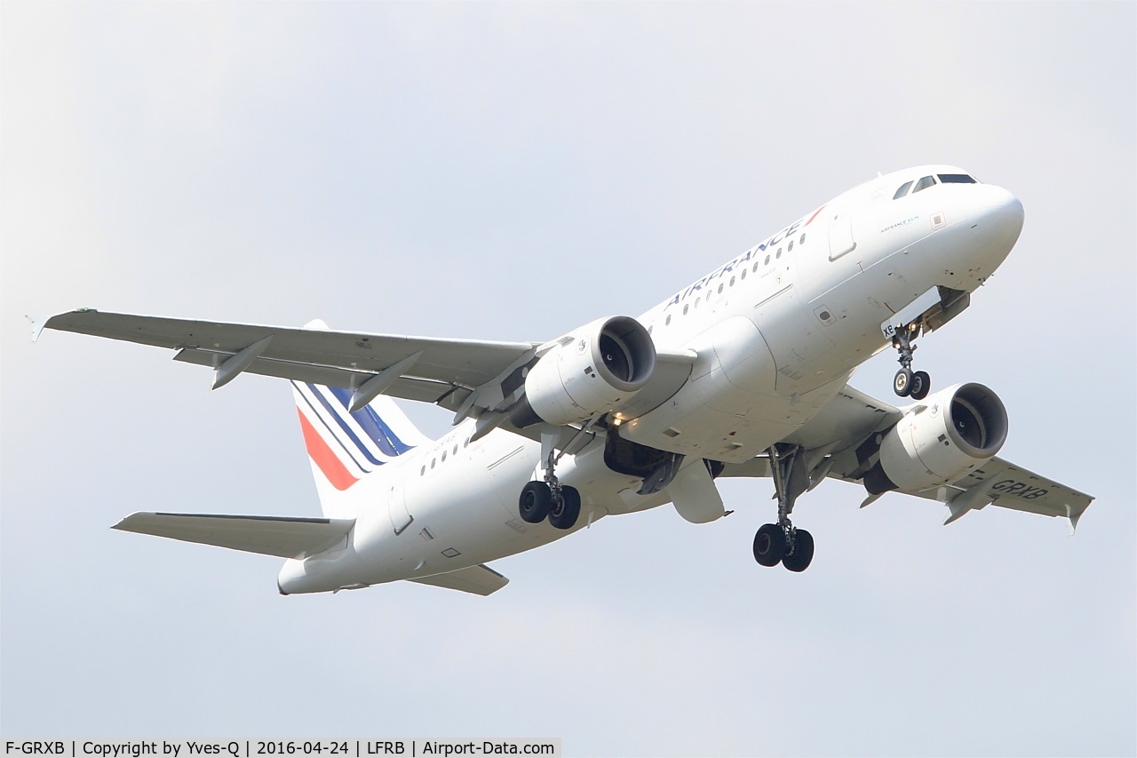 F-GRXB, 2001 Airbus A319-111 C/N 1645, Airbus A319-111, Take off rwy 07R, Brest-Bretagne airport (LFRB-BES)