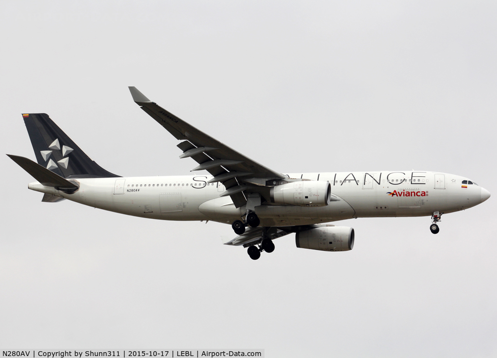 N280AV, 2013 Airbus A330-243 C/N 1400, Landing rwy 07L in Star Alliance c/s