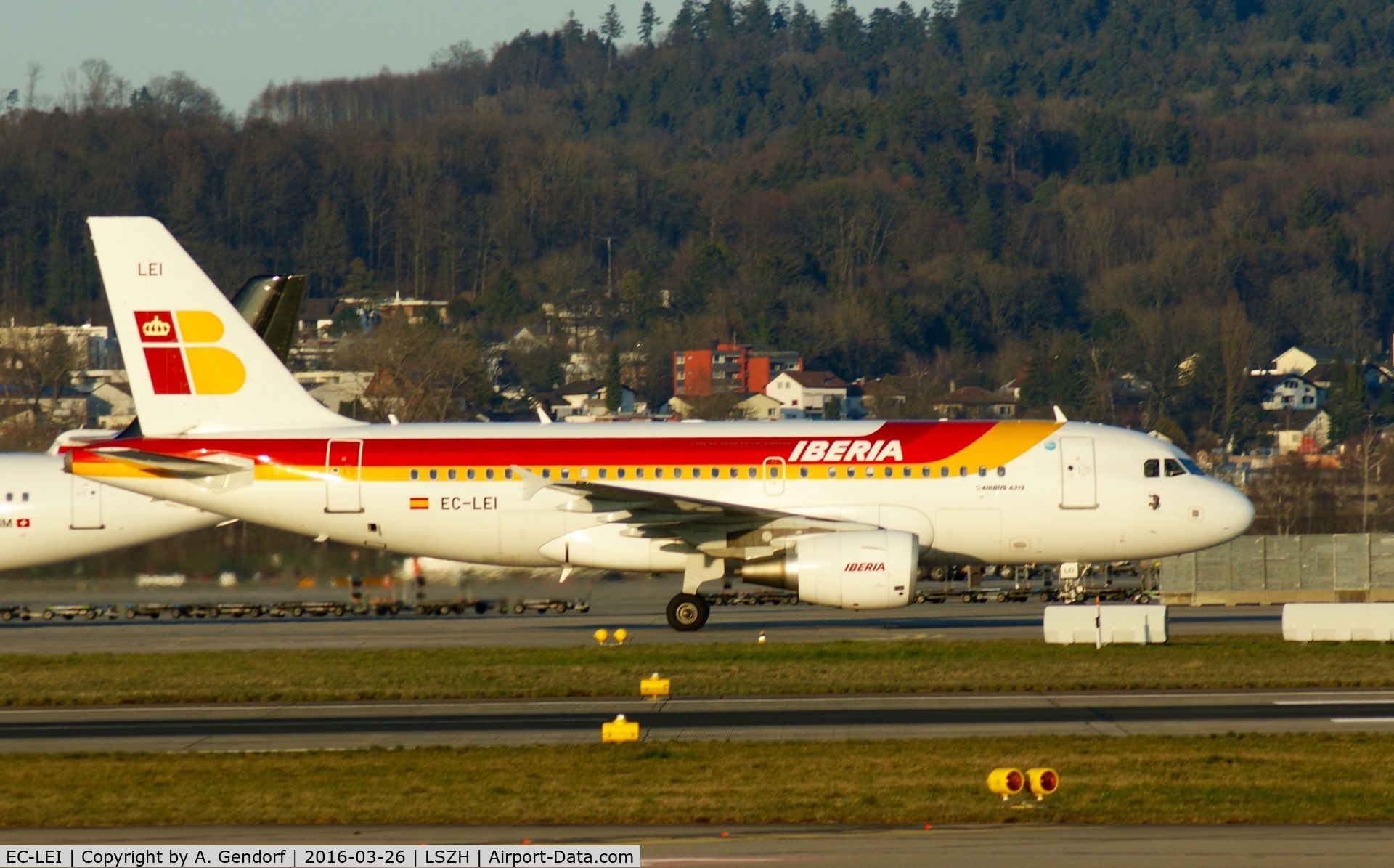 EC-LEI, 2008 Airbus A319-111 C/N 3744, Iberia, is here taxiing at Zürich-Kloten(LSZH)