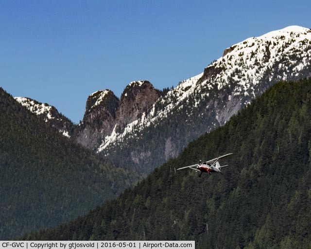 CF-GVC, 1946 Stinson 108 Voyager C/N 108-594, A wide shot for context. Over Pitt Lake.