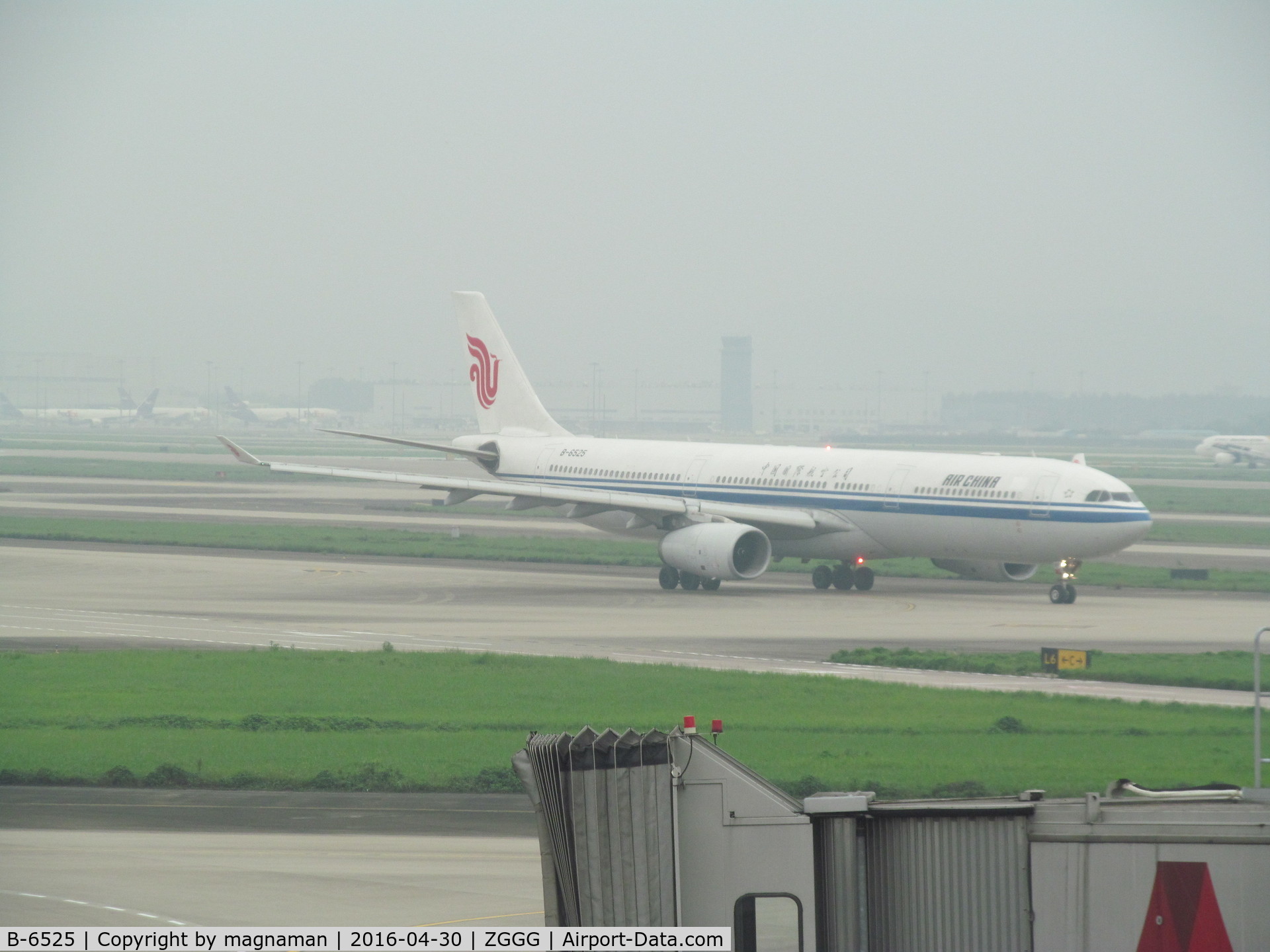 B-6525, 2011 Airbus A330-343X C/N 1199, leaving china