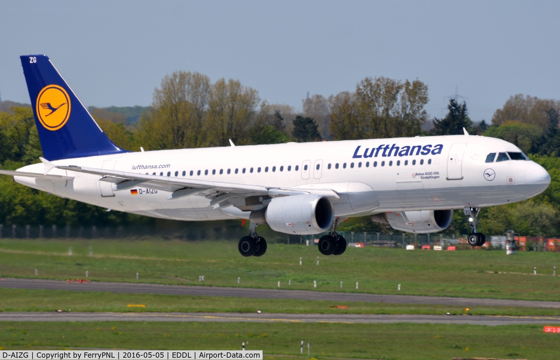 D-AIZG, 2010 Airbus A320-214 C/N 4324, Lufthansa A320 landing in DUS