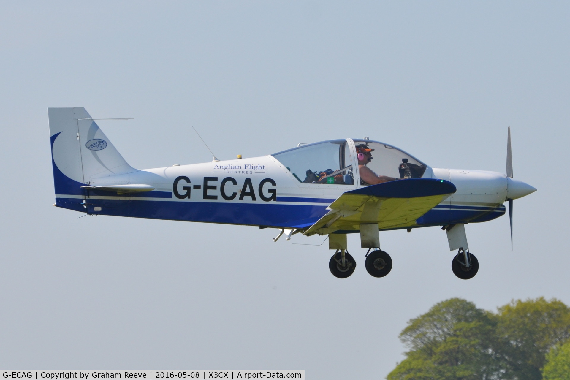 G-ECAG, 1997 Robin HR-200-120B C/N 315, Landing at Northrepps.