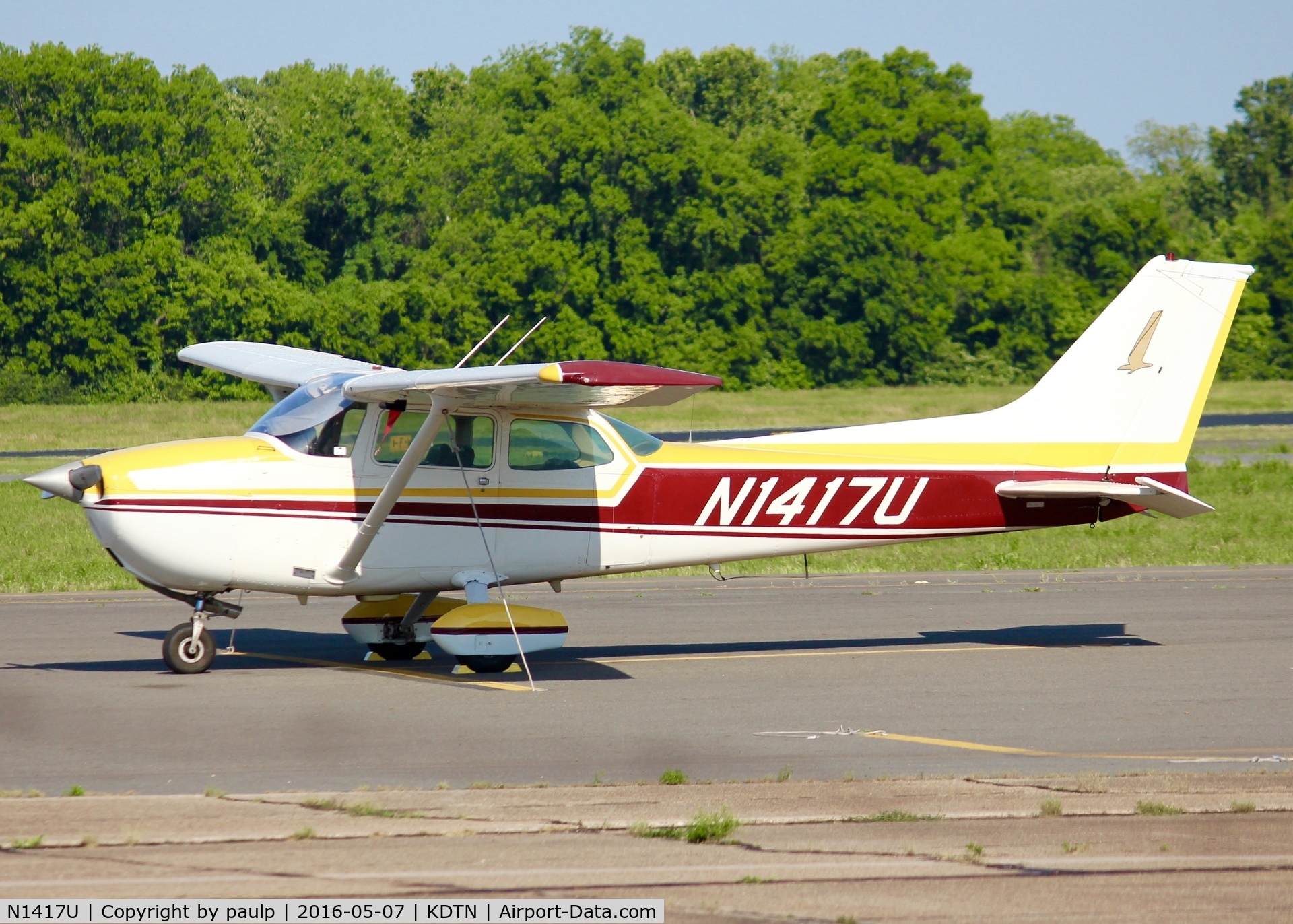 N1417U, 1976 Cessna 172M C/N 17267085, At Downtown Shreveport.