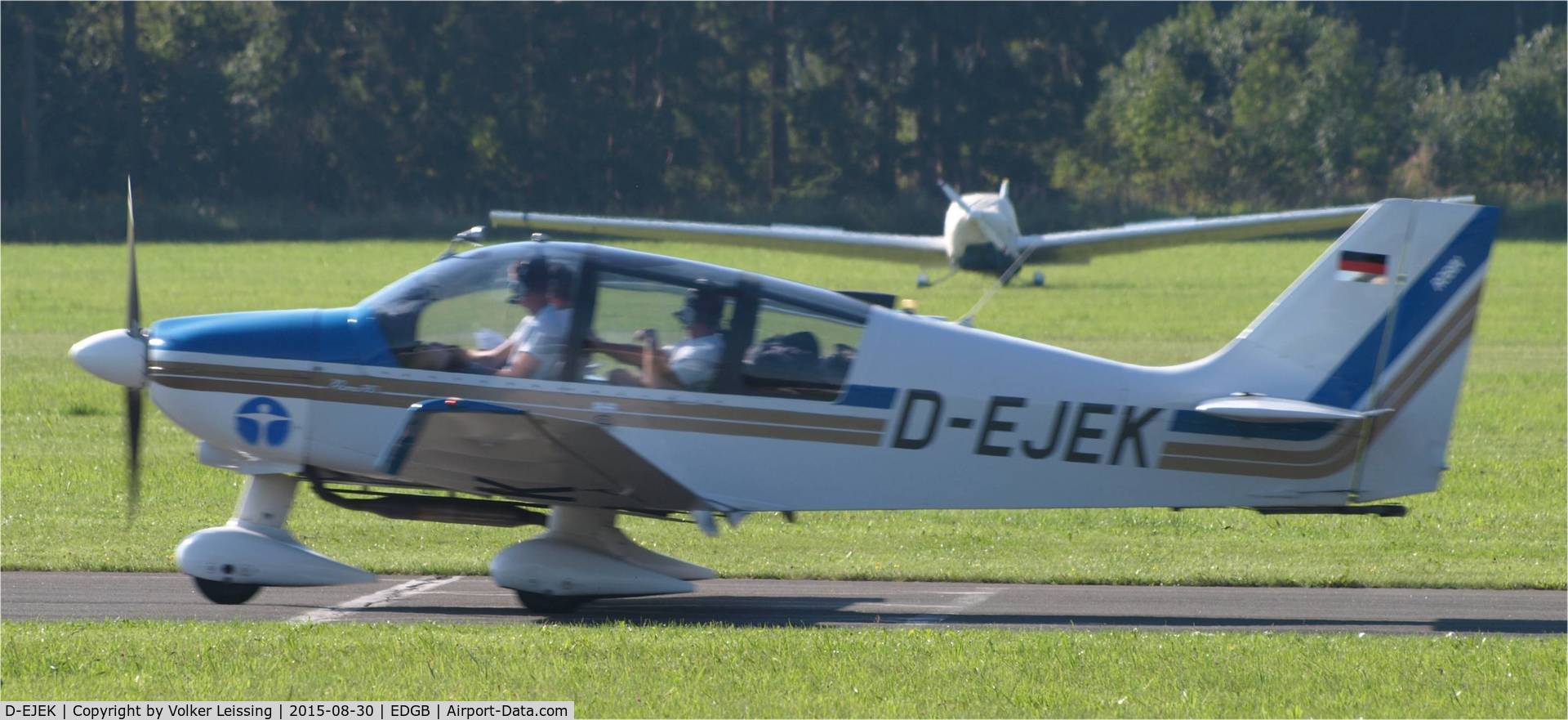 D-EJEK, 1994 Robin DR 400-180R Remorqueur C/N 1141, landing