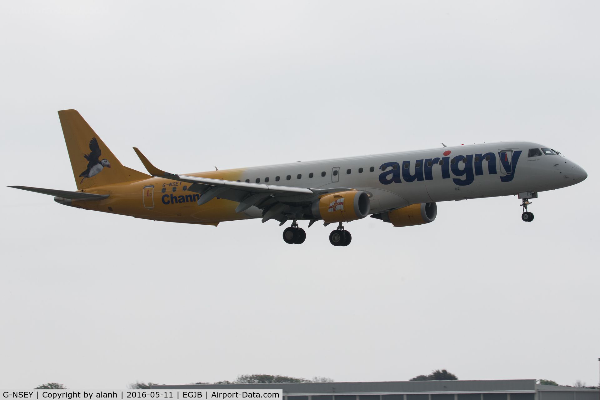 G-NSEY, 2014 Embraer 195STD (ERJ-190-200STD) C/N 19000671, On finals inbound from Gatwick