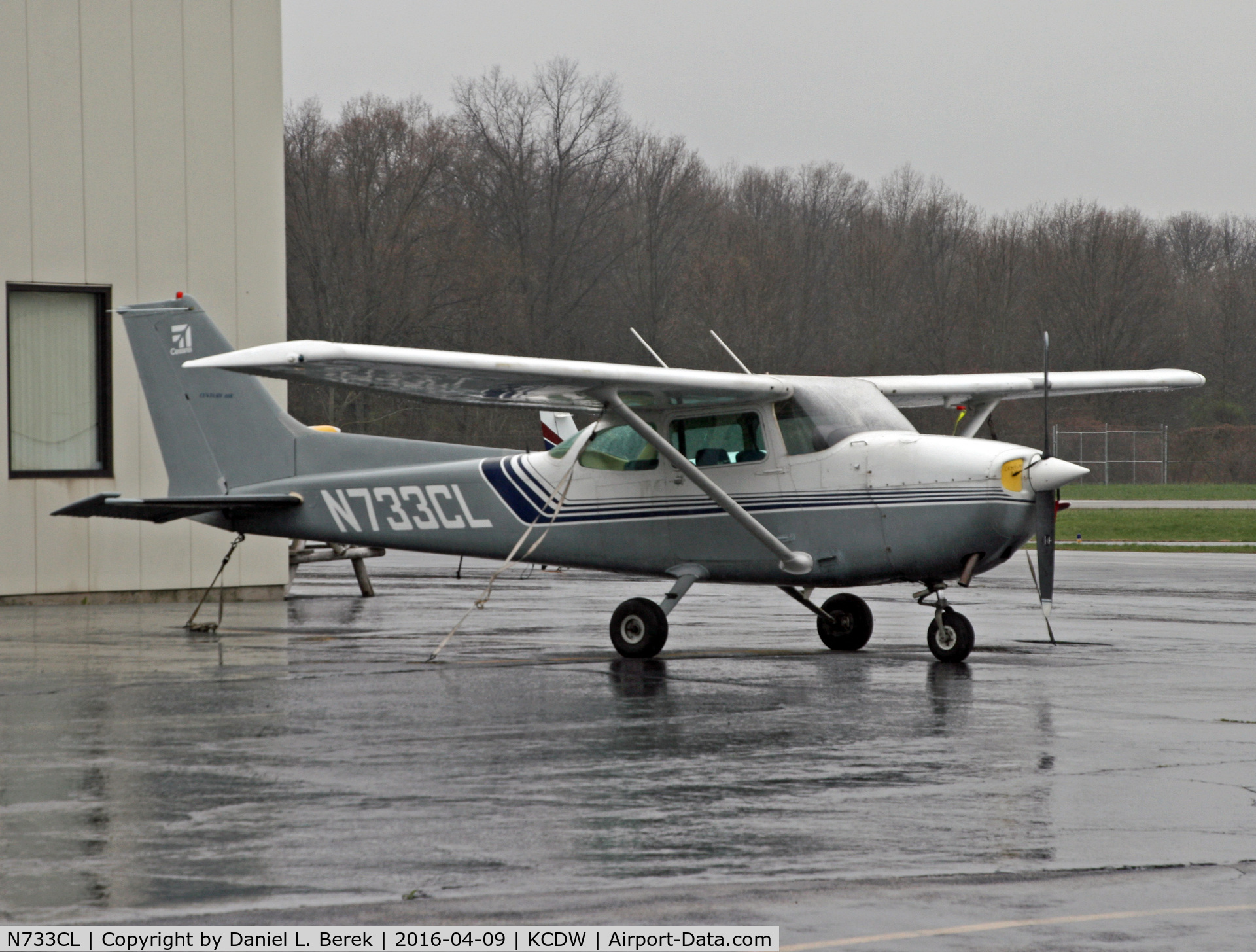 N733CL, 1976 Cessna 172N C/N 17268190, Gray aircraft on a gray day - I last spotted this nice plane eight years ago, in 2006.