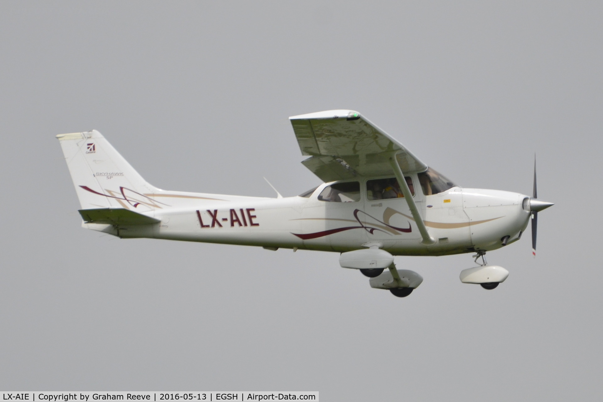 LX-AIE, Cessna 172S Skyhawk SP C/N 172S10739, Landing at Norwich.