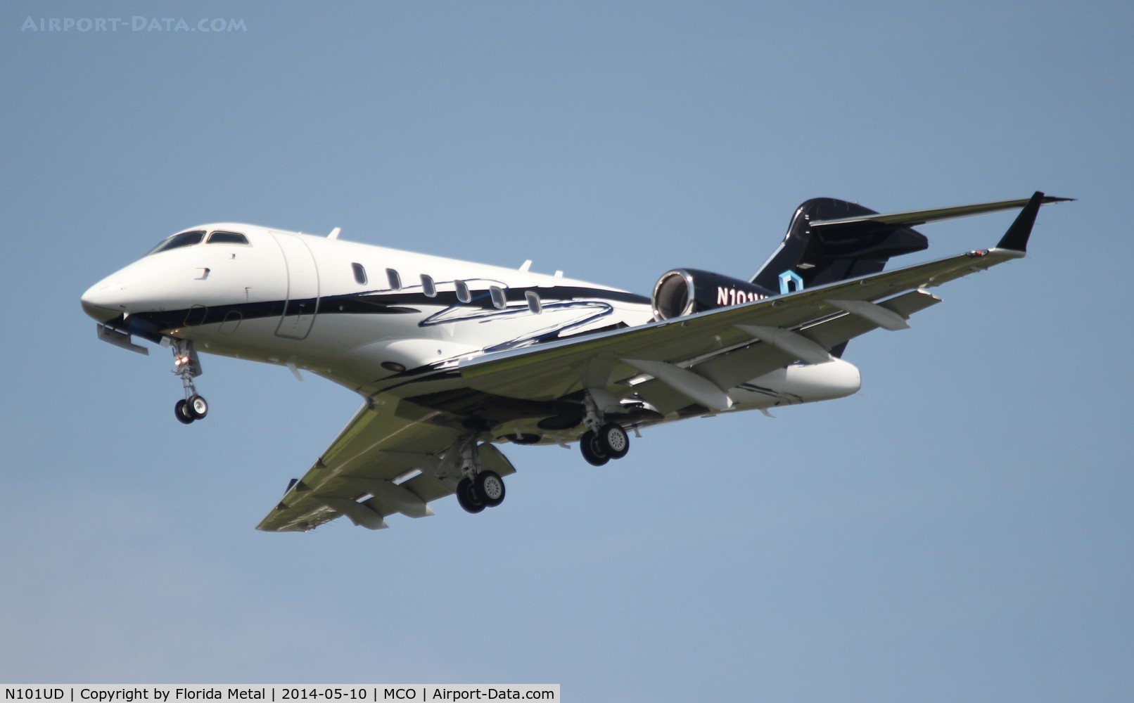 N101UD, 2008 Bombardier Challenger 300 (BD-100-1A10) C/N 20220, Challenger 300
