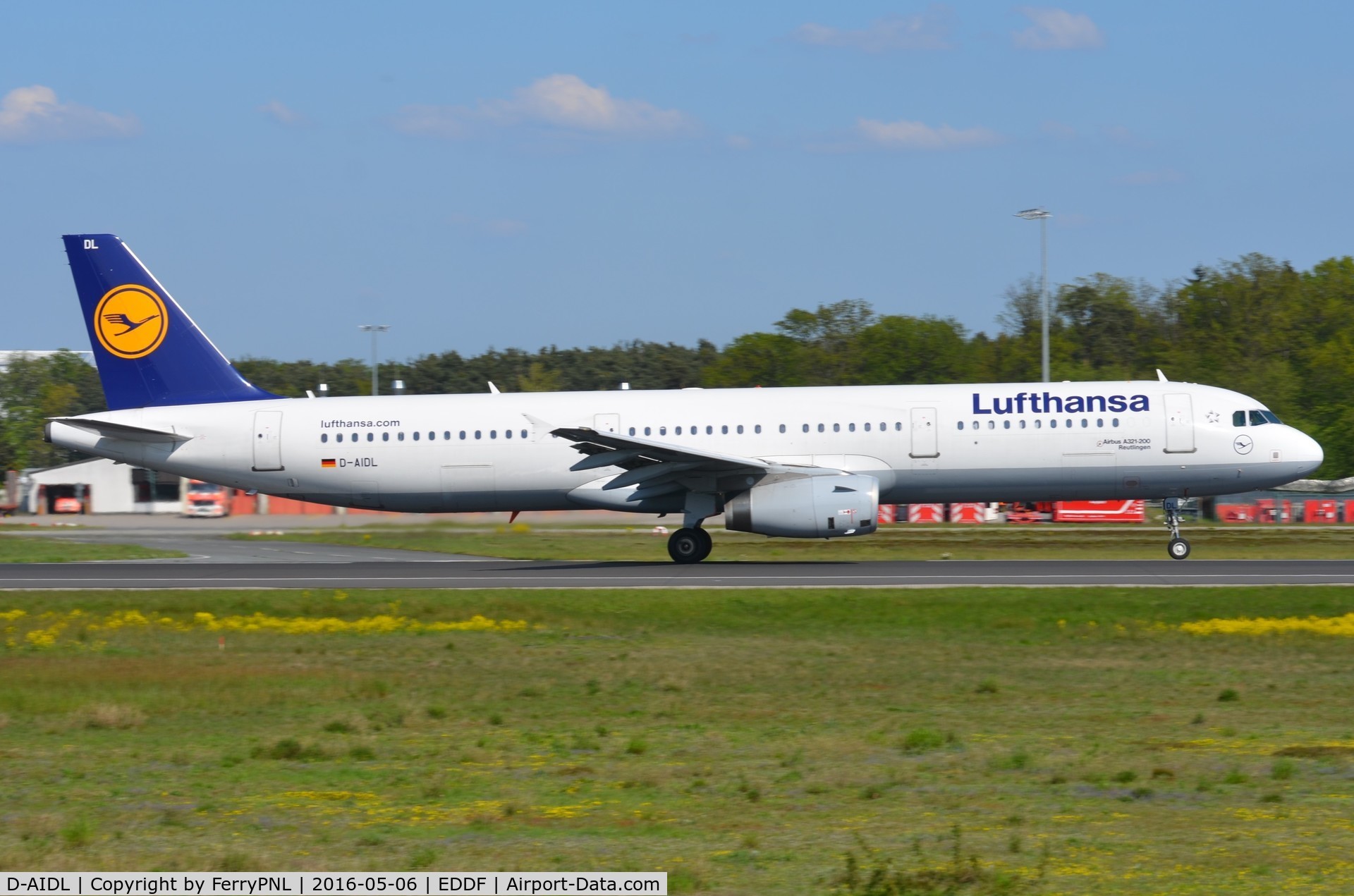 D-AIDL, 2011 Airbus A321-231 C/N 4881, Lufthansa A321 taking-off.