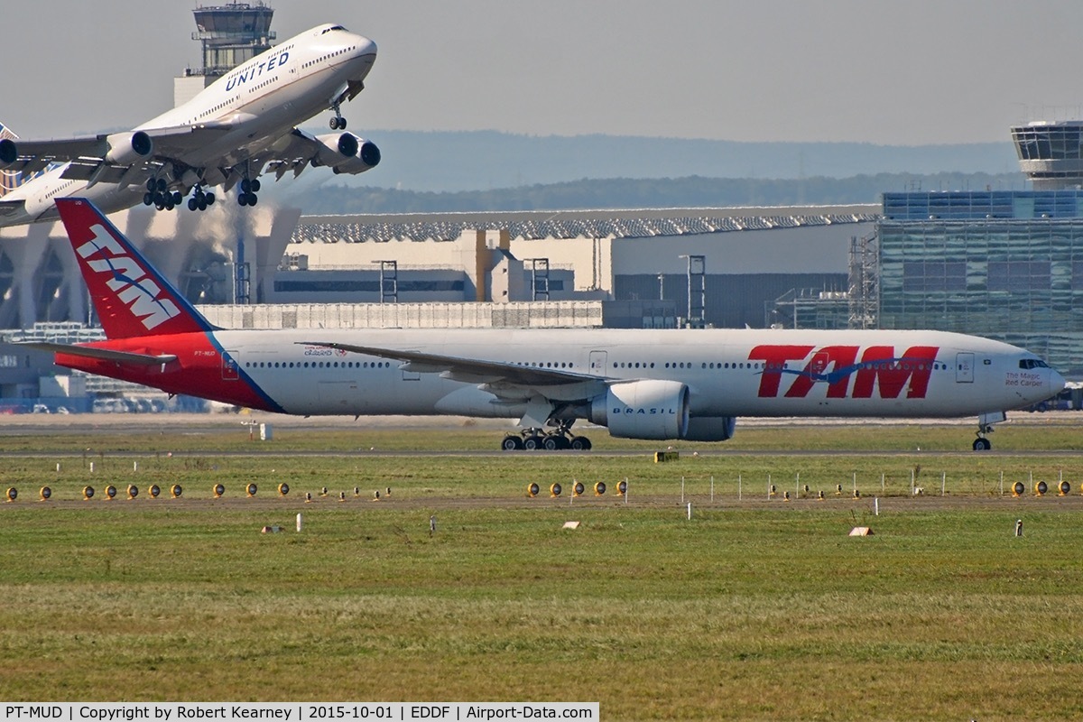 PT-MUD, 2008 Boeing 777-32W/ER C/N 37667, Taxiing in after arrival