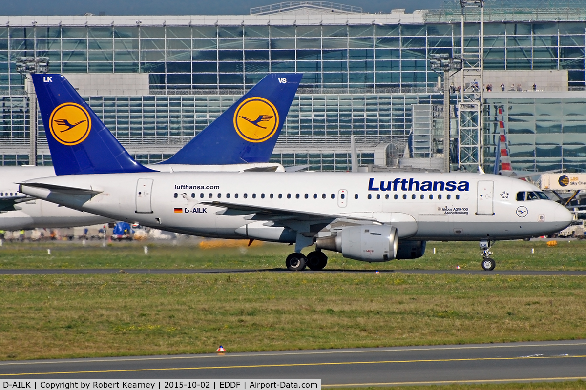 D-AILK, 1997 Airbus A319-114 C/N 679, Taxiing in after arrival