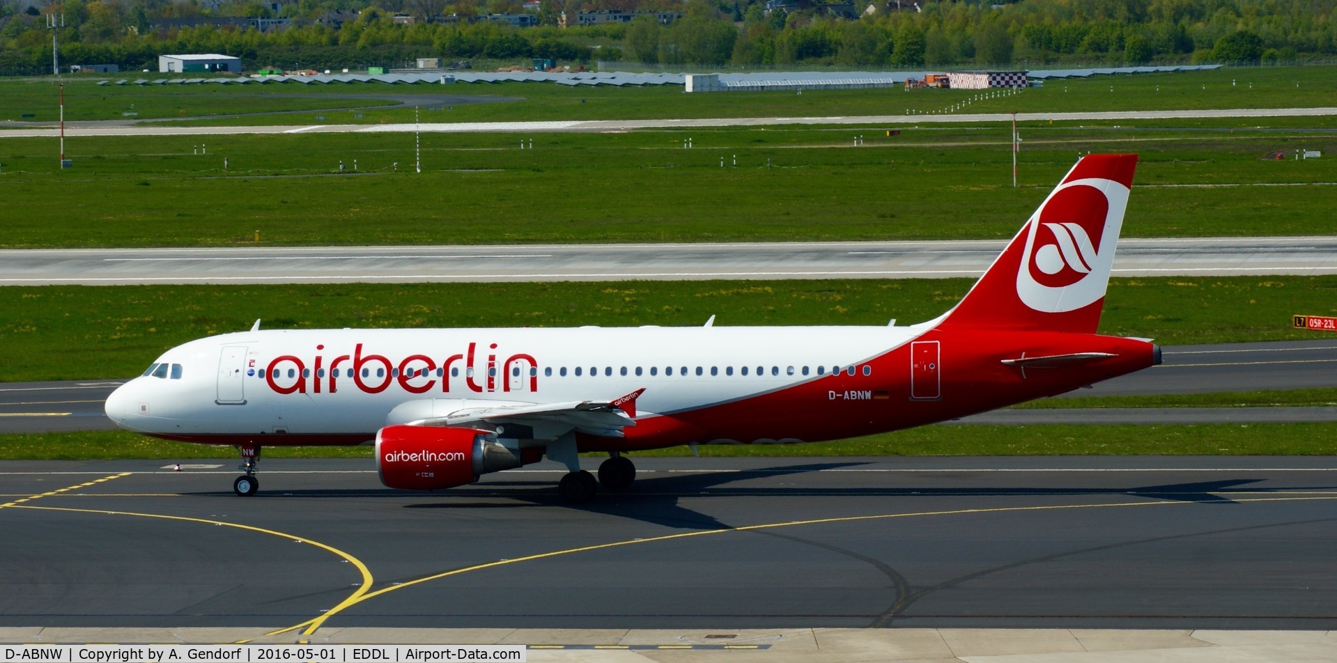 D-ABNW, 2005 Airbus A320-214 C/N 2627, Air Berlin, is here taxiing at Düsseldorf Int'l(EDDL)