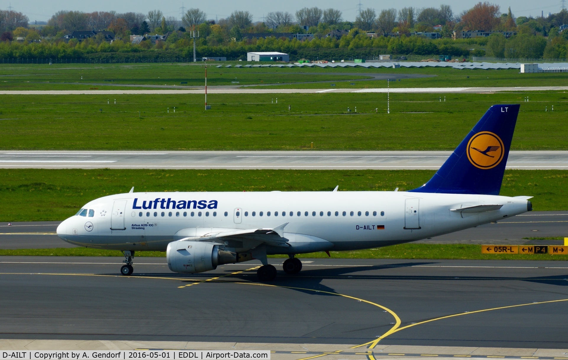 D-AILT, 1997 Airbus A319-114 C/N 738, Lufthansa, is here taxing to RWY 05R at Düsseldorf Int'l(EDDL)
