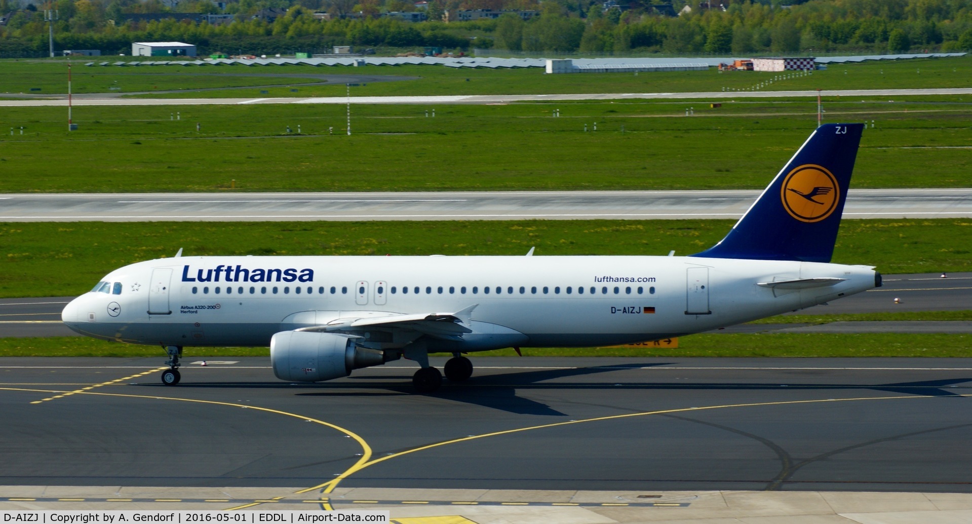 D-AIZJ, 2010 Airbus A320-214 C/N 4449, Lufthansa, is here on taxiway 
