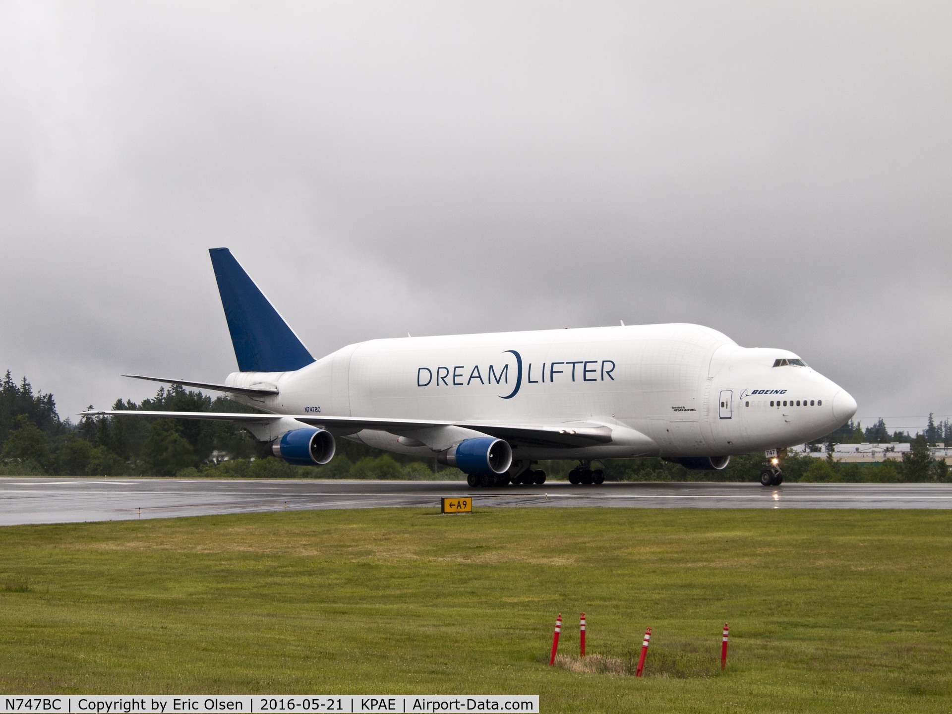 N747BC, 1992 Boeing 747-4J6 C/N 25879, The Dream Lifter at KPAE taxing North.