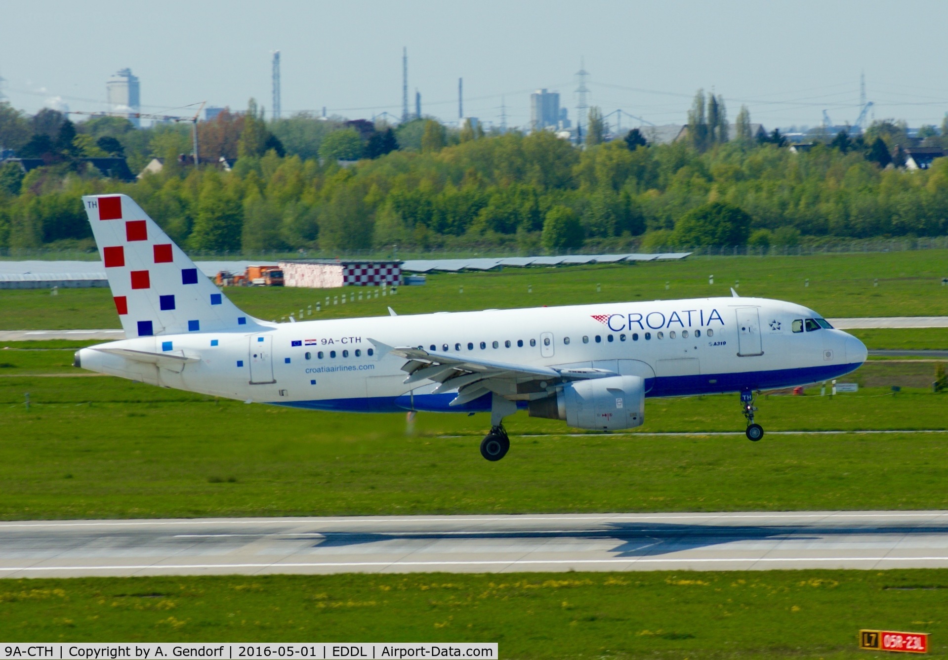 9A-CTH, 1998 Airbus A319-112 C/N 833, Croatia Airlines, here landing at Düsseldorf Int'l(EDDL)
