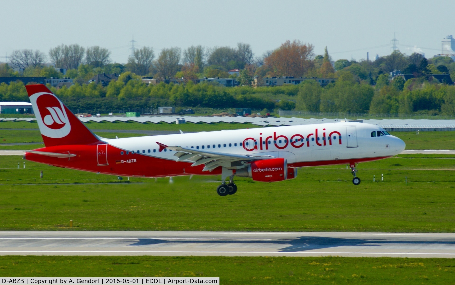 D-ABZB, 2008 Airbus A320-216 C/N 3515, Air Berlin, is here landing at Düsseldorf Int'l(EDDL)