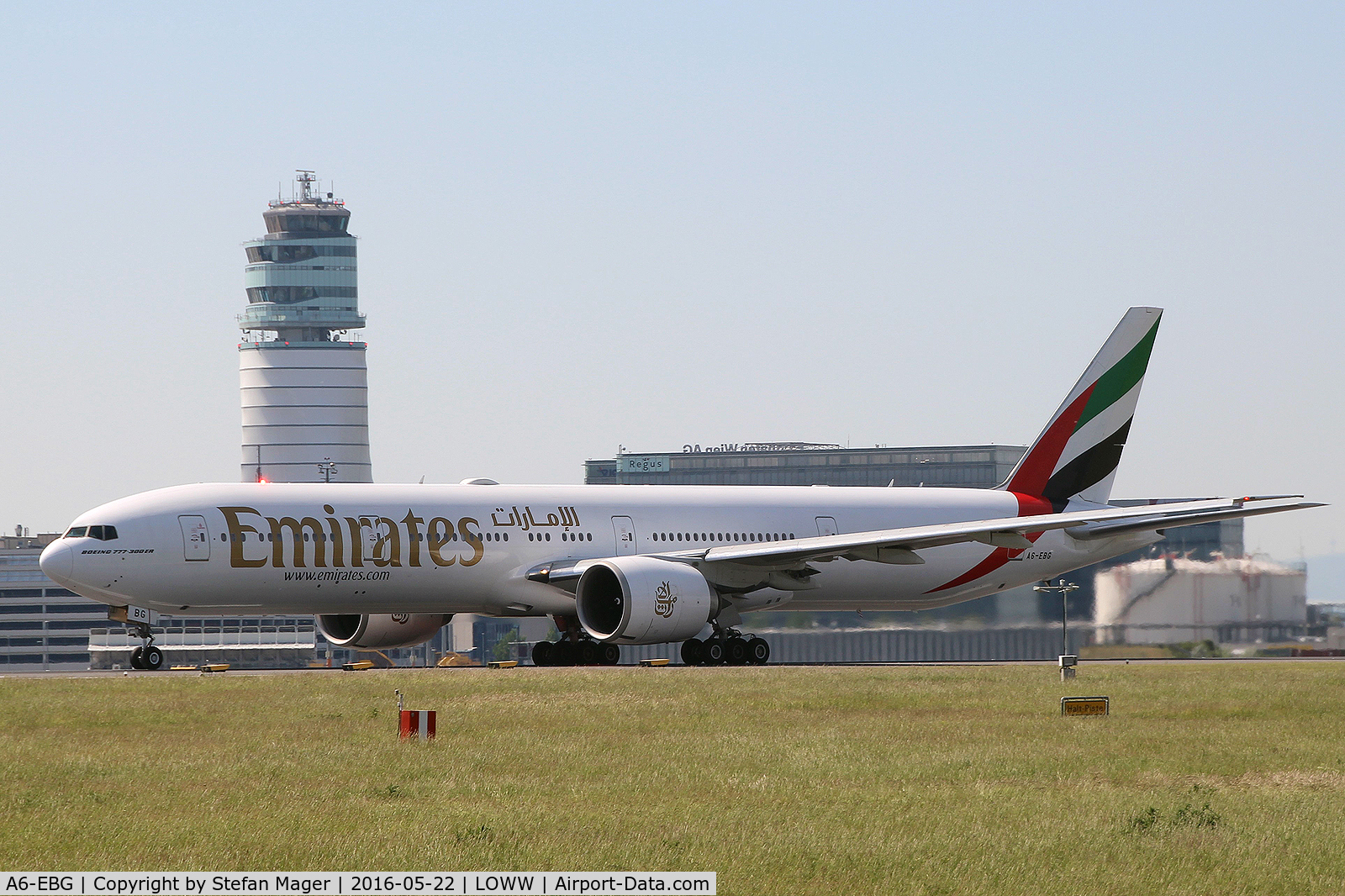 A6-EBG, 2005 Boeing 777-36N/ER C/N 33862, Emirates B777-300ER @VIE