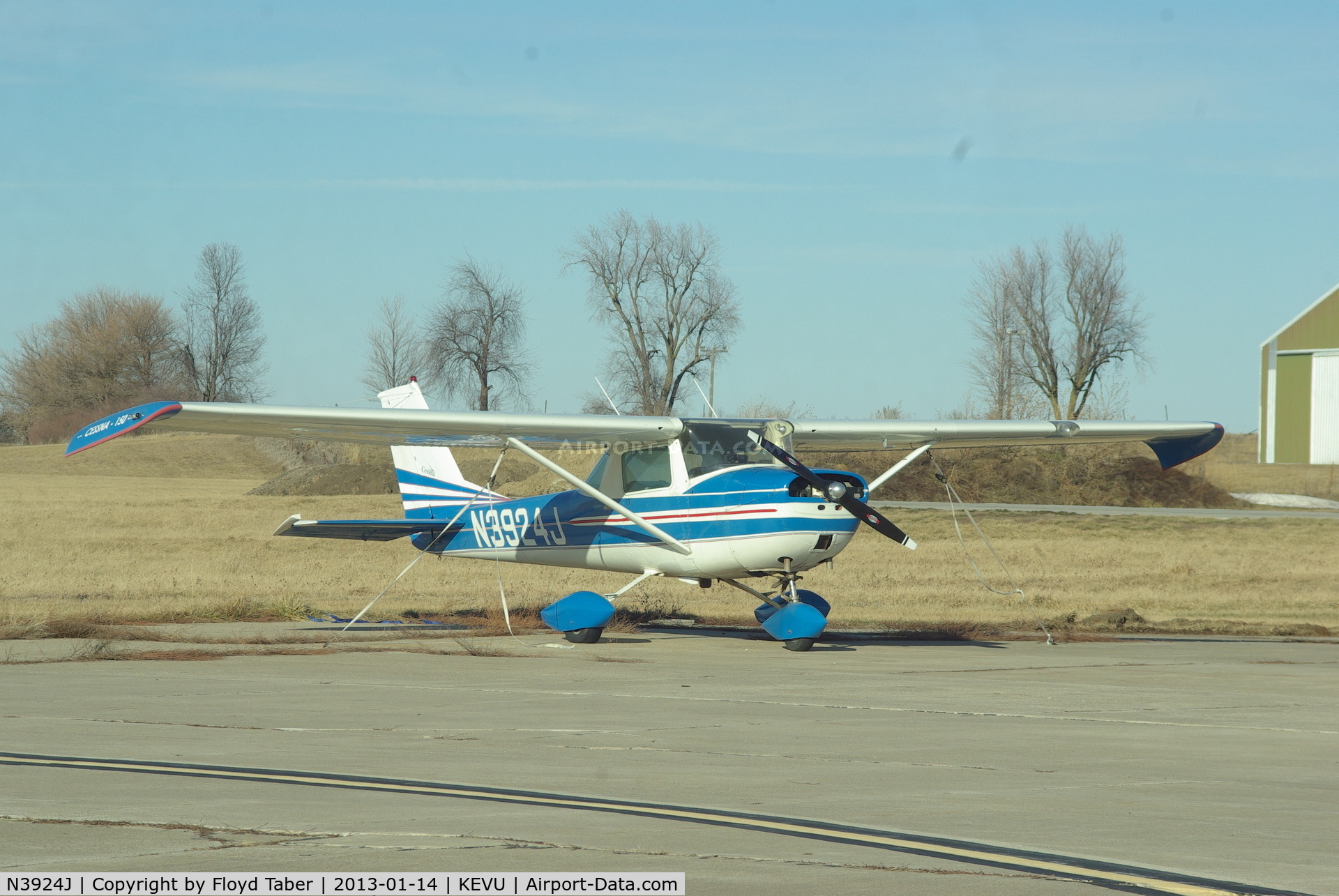 N3924J, 1966 Cessna 150G C/N 15065224, Sitting on the ramp in Maryville MO