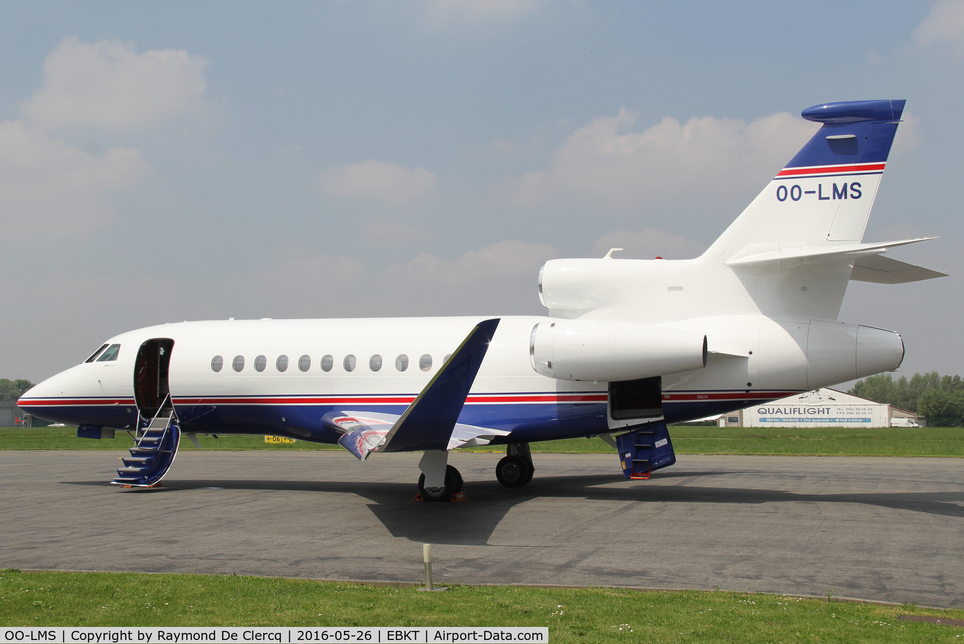 OO-LMS, 2014 Dassault Falcon 900LX C/N 285, Waiting for passengers at Wevelgem.