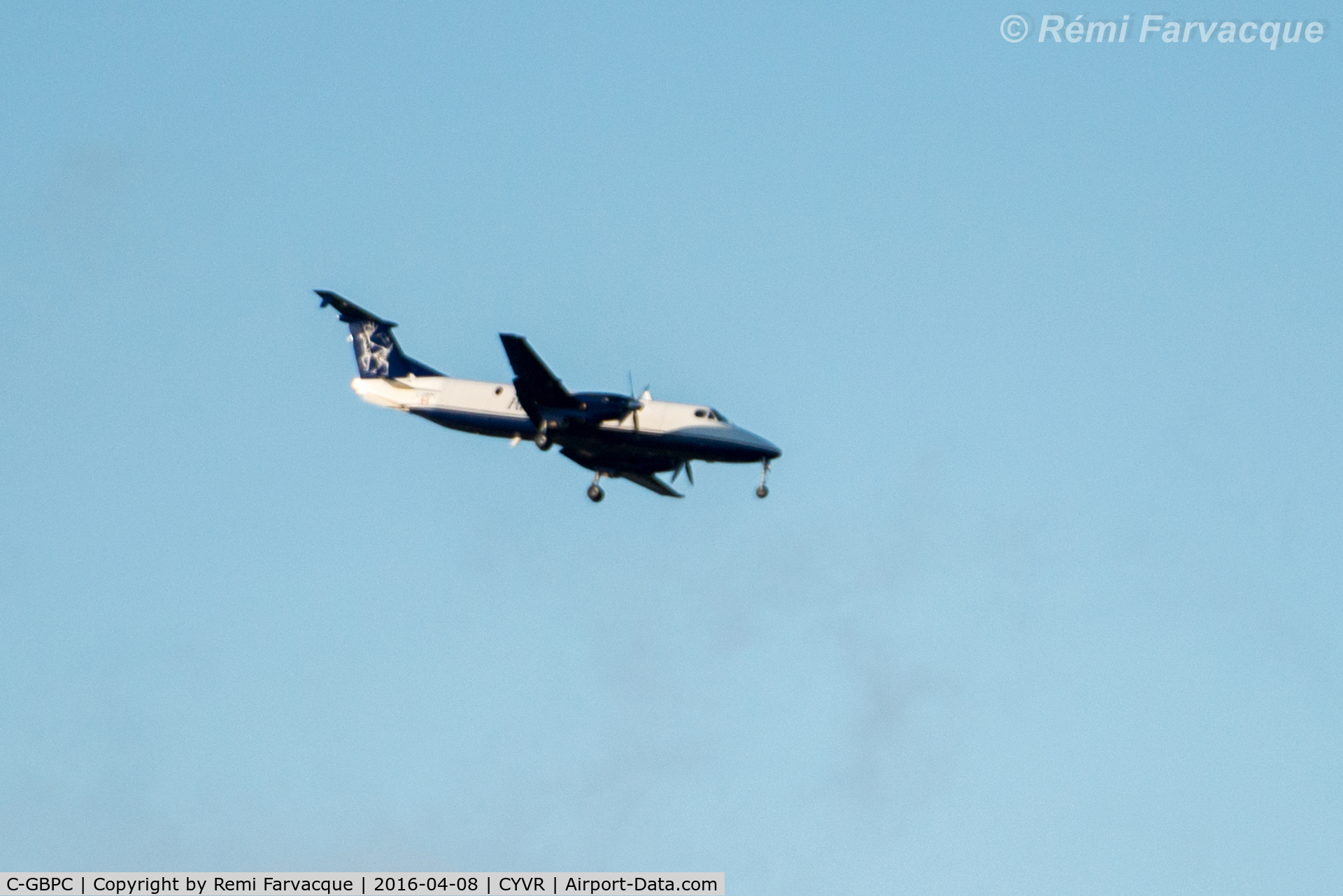 C-GBPC, 1985 Beech 1900C C/N UB-43, Landing. Sorry about the blurriness, was a ways away.