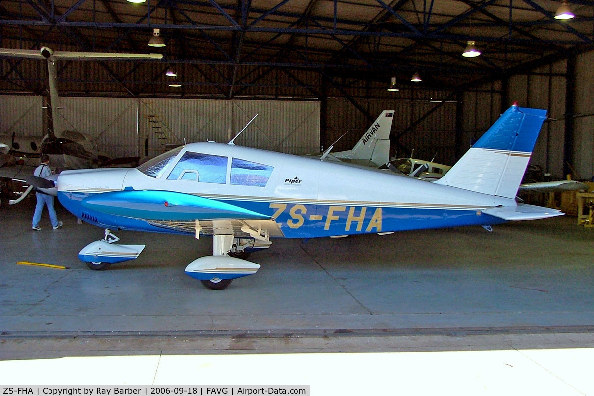 ZS-FHA, 1968 Piper PA-28-235 Cherokee C/N 28-11029, Piper PA-28-235 Cherokee [28-11029] Durban-Virginia~ZS 18/09/2006