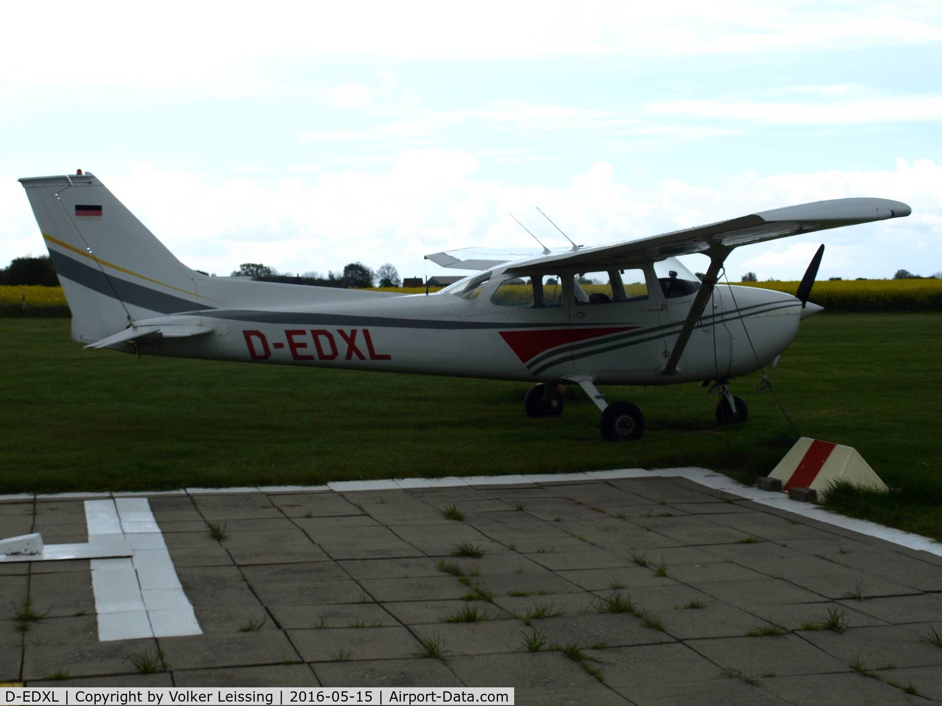 D-EDXL, 1974 Reims F172M Skyhawk Skyhawk C/N 1098, parking at Neujellingsdorf (Germany)