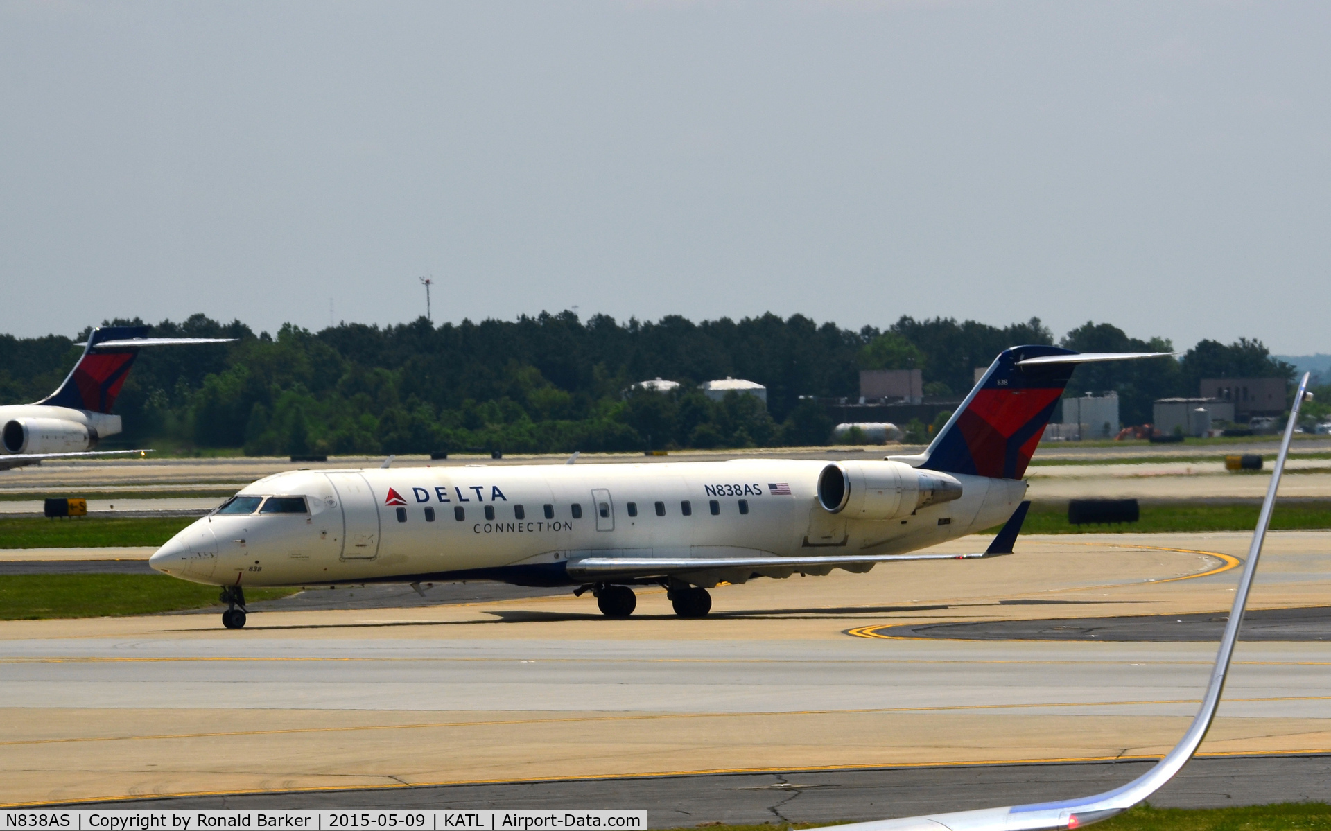 N838AS, 1998 Bombardier CRJ-200ER (CL-600-2B19) C/N 7276, Taxi Atlanta