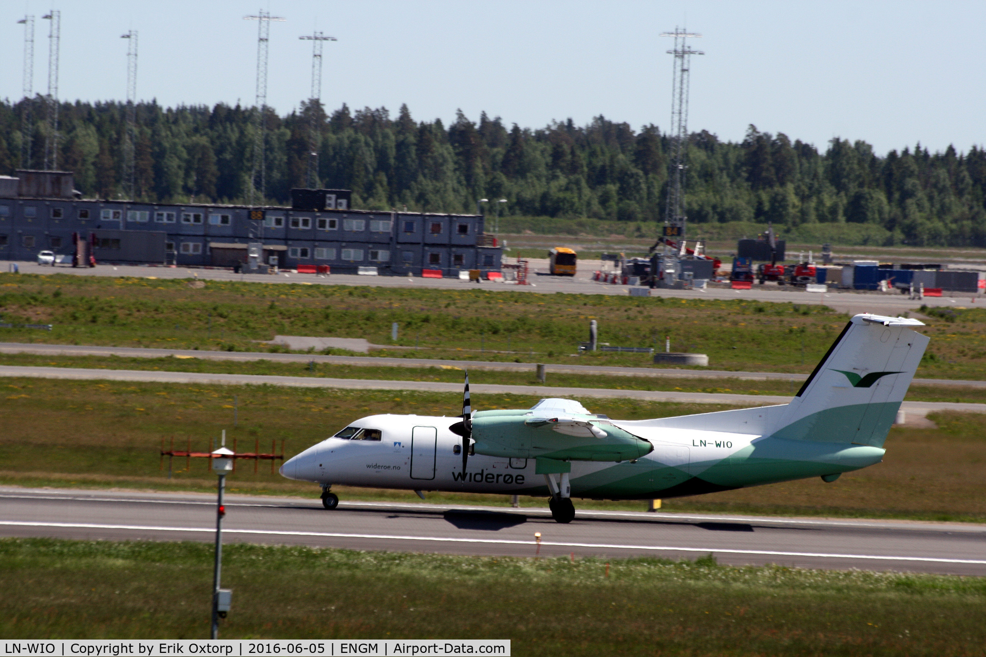 LN-WIO, 1995 De Havilland Canada DHC-8-103B Dash 8 C/N 417, LN-WIO in OSL