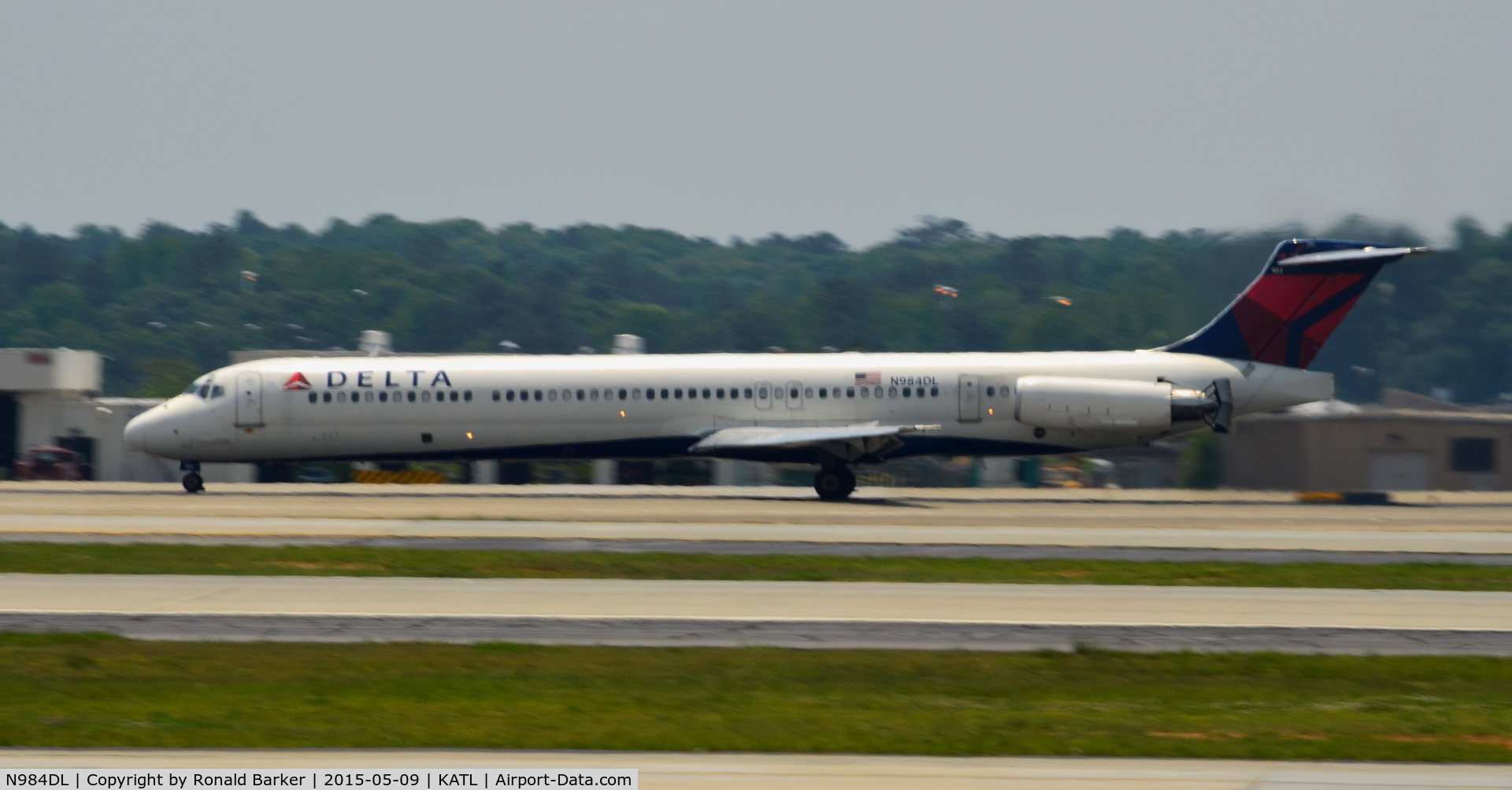 N984DL, 1991 McDonnell Douglas MD-88 C/N 53311, Landing Atlanta