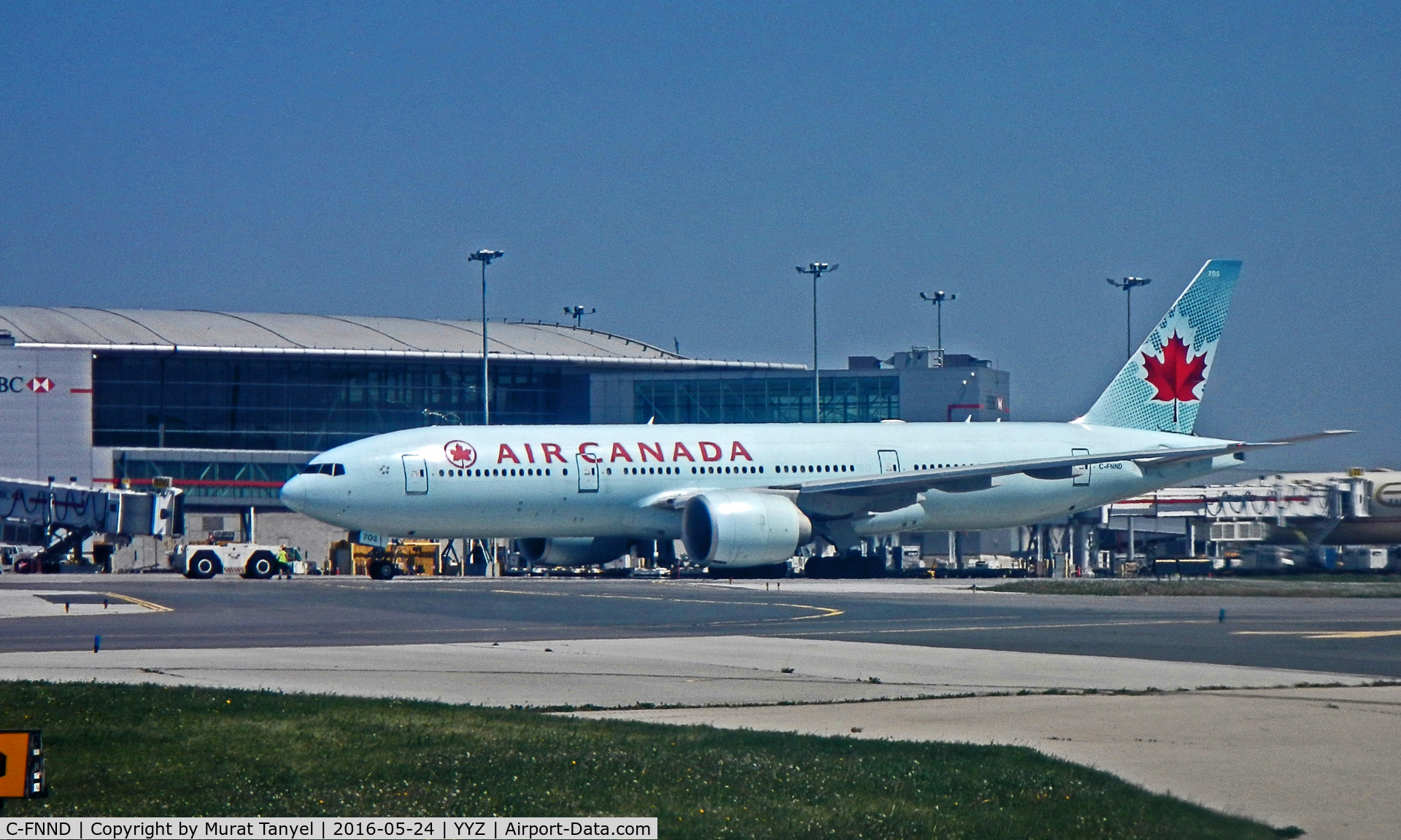 C-FNND, 2008 Boeing 777-233/LR C/N 35246, Taxiing at Toronto Pearson International