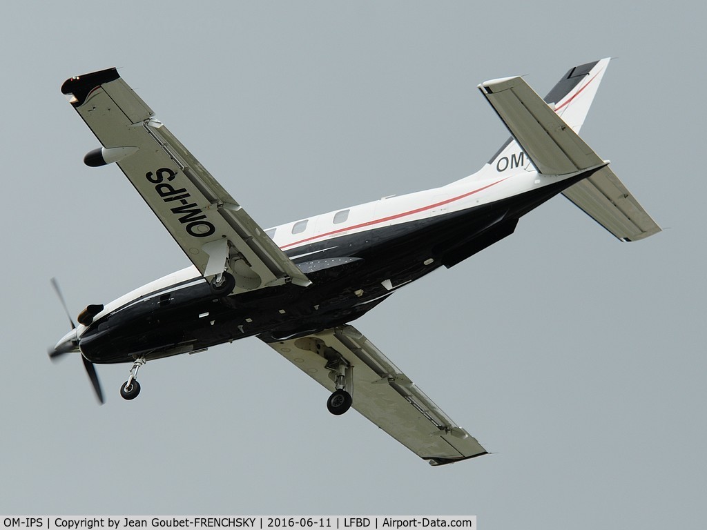 OM-IPS, 2005 Socata TBM-700 C/N 326, landing runway 23 for Eurofoot 2016 Pays de Galles - Slovaquie