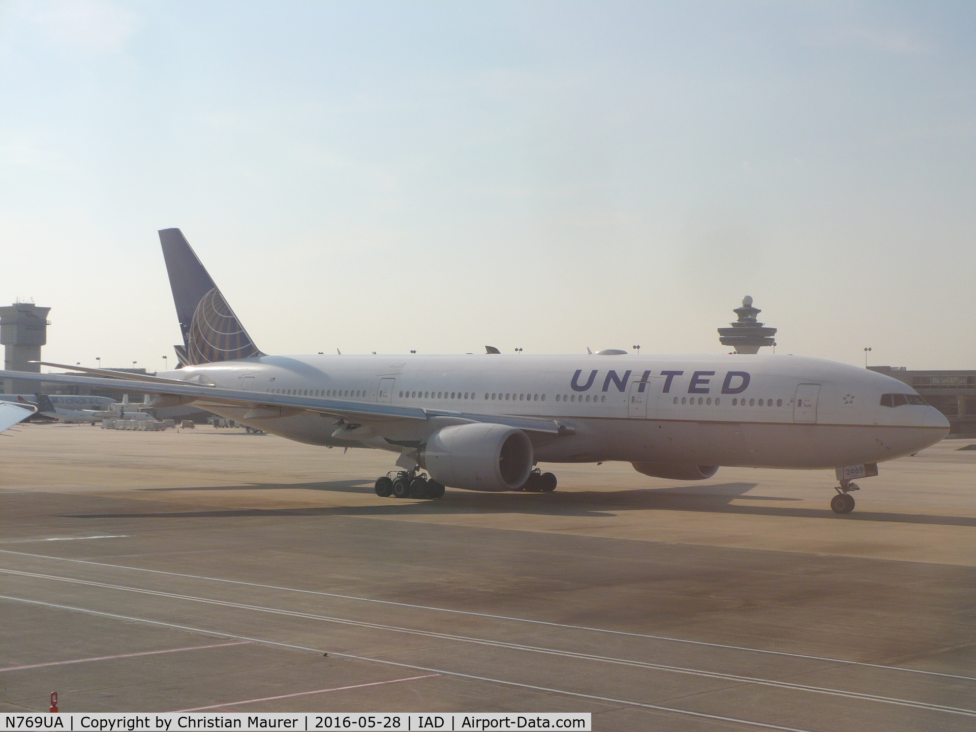 N769UA, 1995 Boeing 777-222 C/N 26921, United 777-222