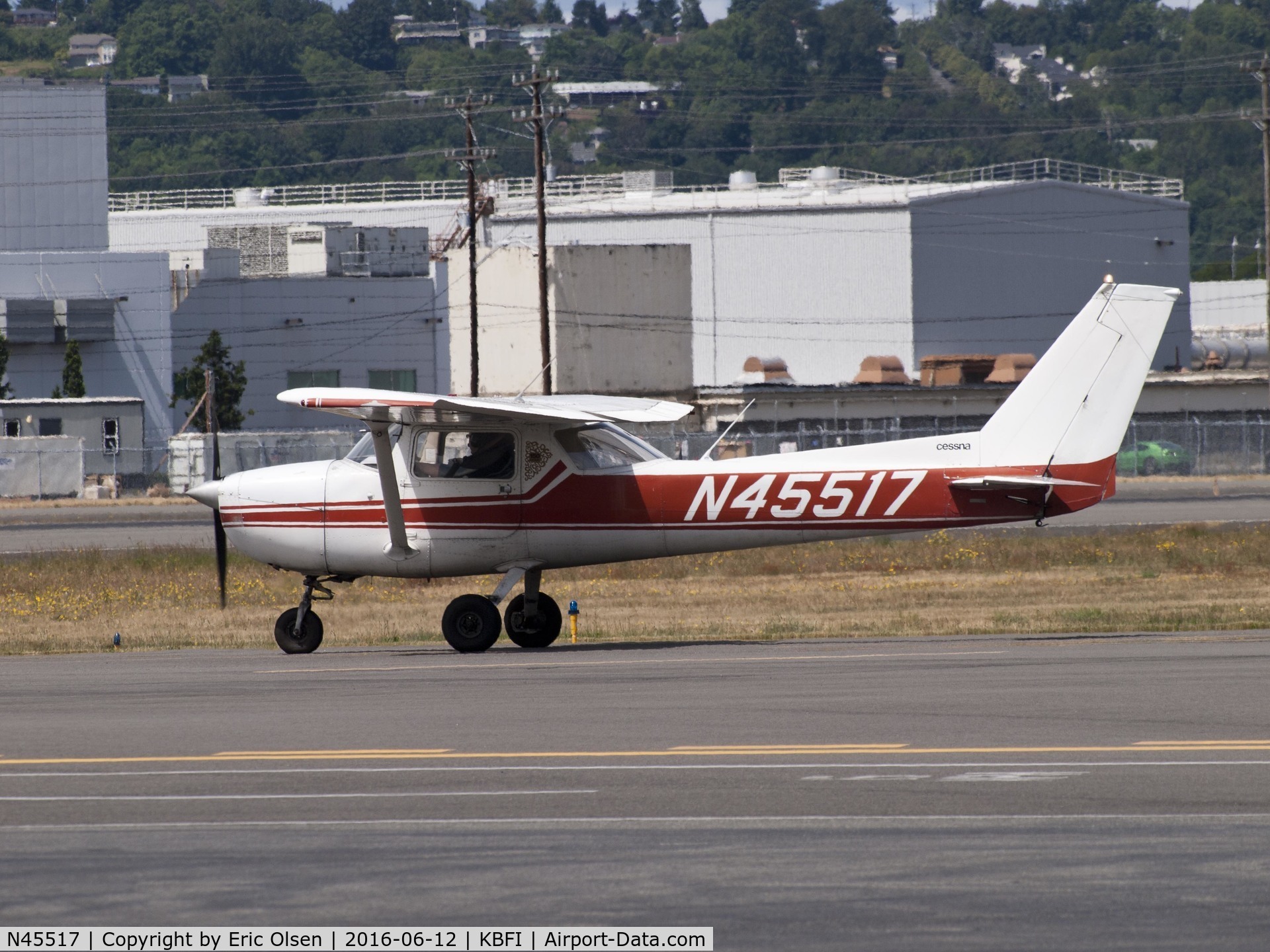 N45517, 1975 Cessna 150M C/N 15076957, Cessna 150 taxing out for takeoff.
